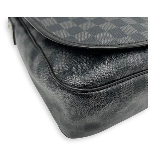 Louis Vuitton Daniel Messenger MM Graphite in Coated Canvas, Silver hardware_5