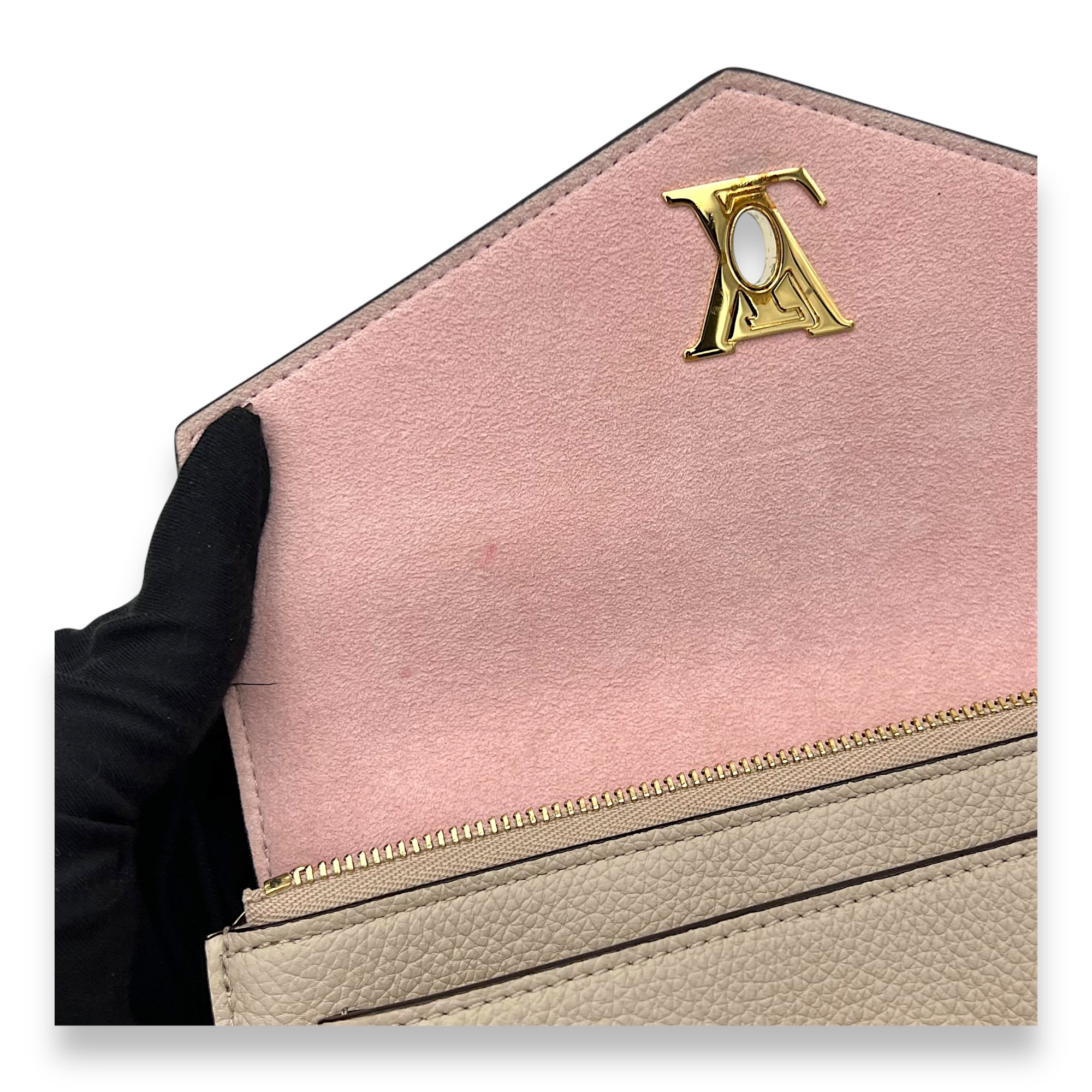 Louis Vuitton LockMe Wallet On Chain Beige in Calfskin, Gold hardware_9