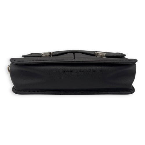 Louis Vuitton Messenger Crossbody Bag MM Black in Taiga Leather, Silver hardware_5