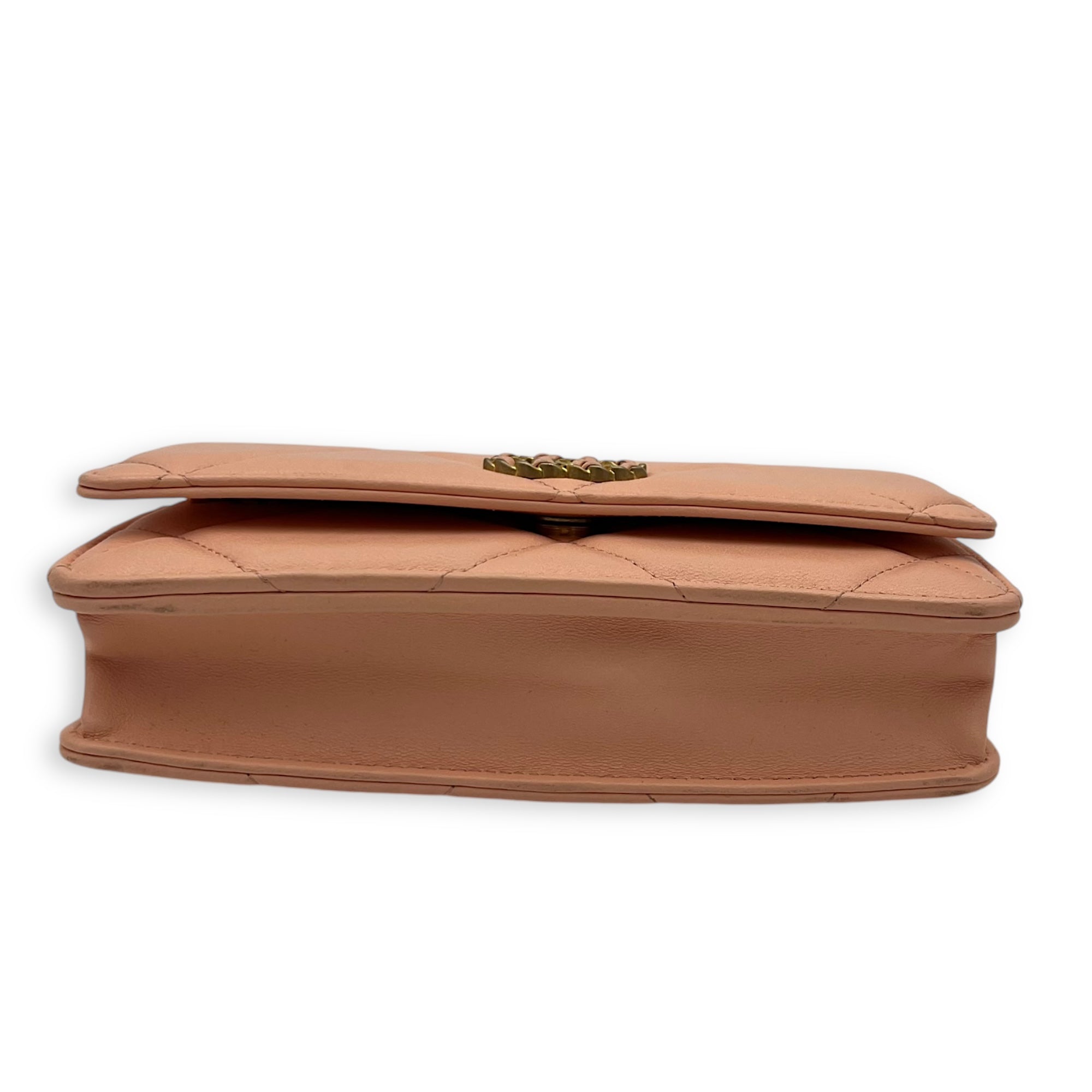 Chanel C19 Wallet On Chain Peach in Lambskin, Mixed hardware_5