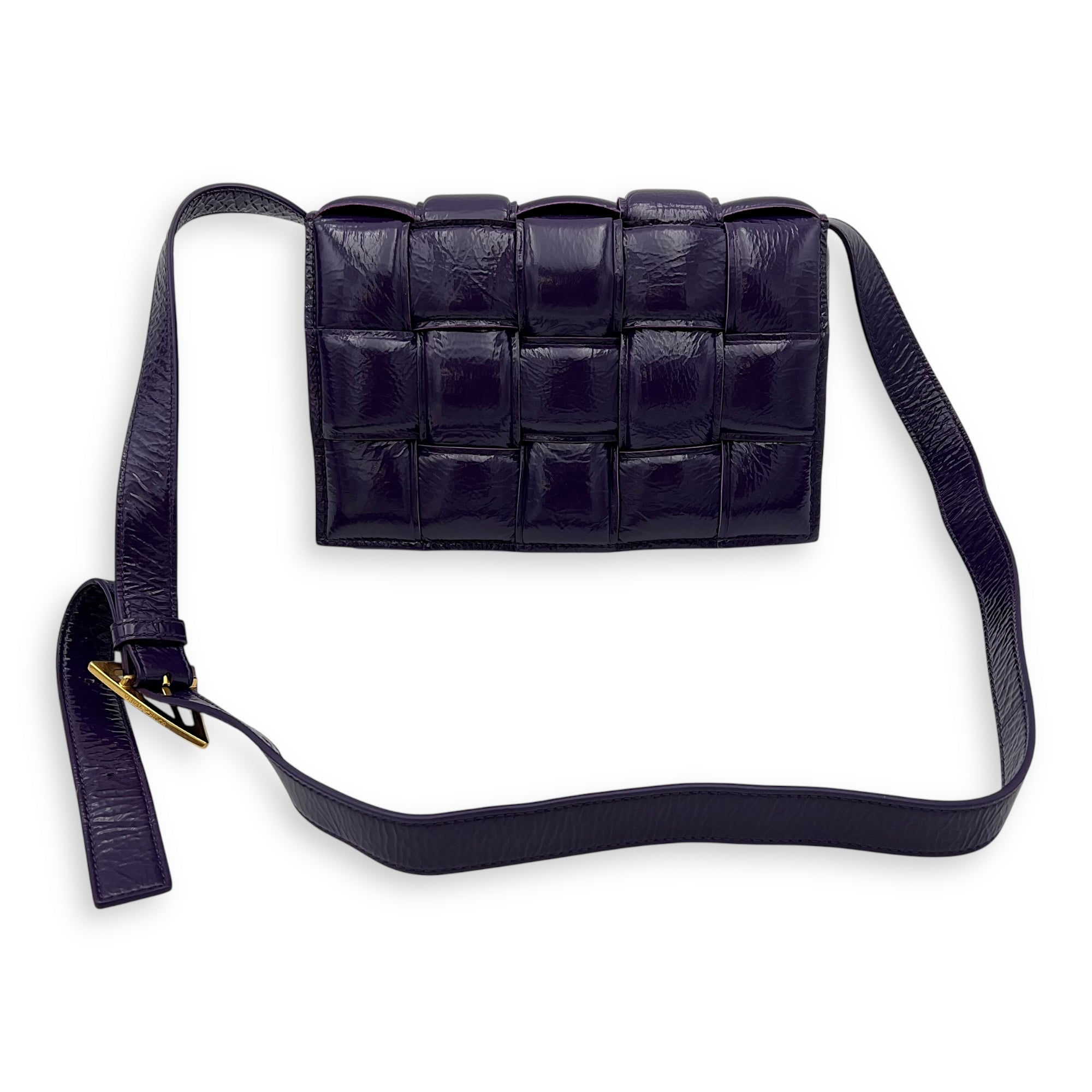 Bottega Veneta Cassette Shoulder Bag Purple in Patent Leather, Gold hardware_10