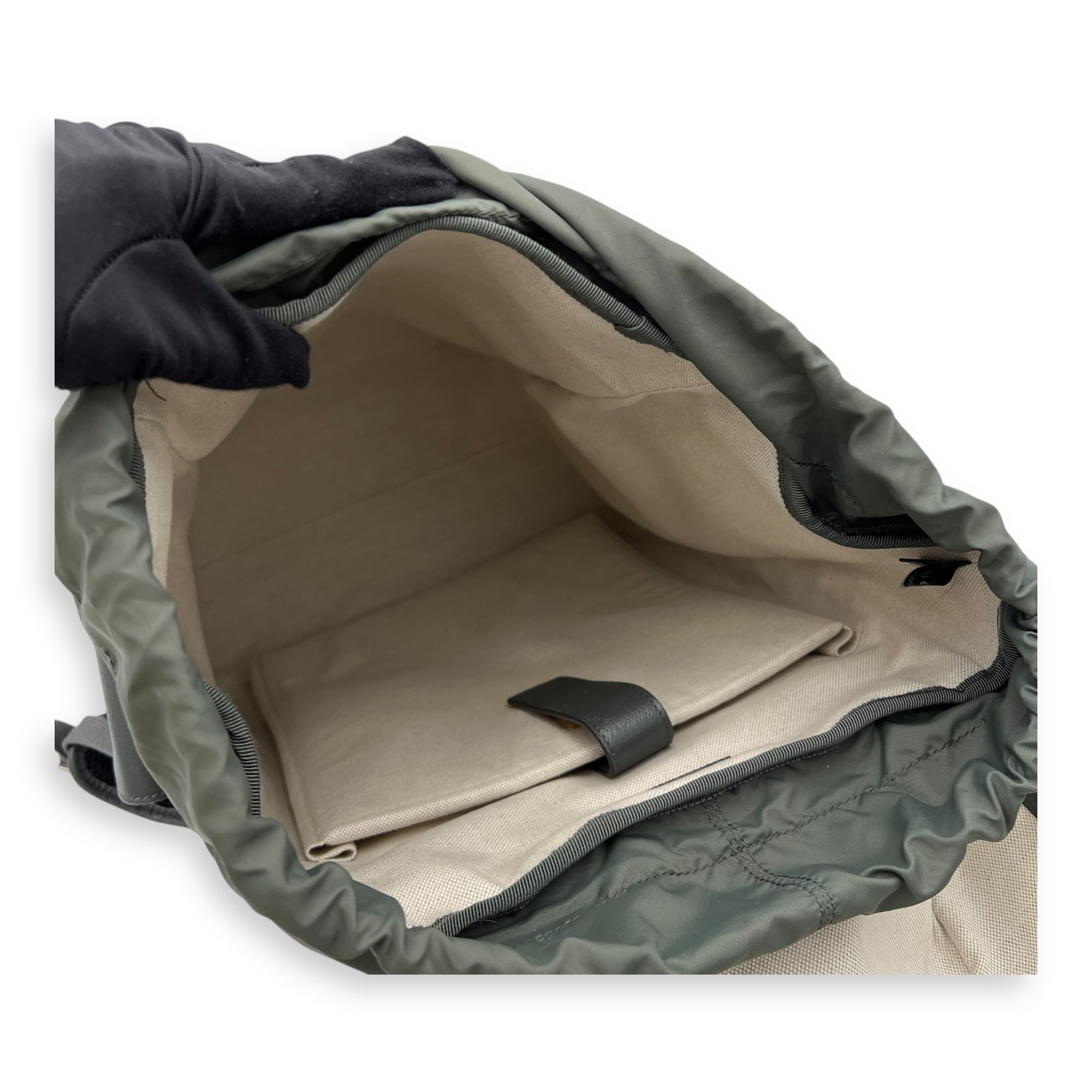 Gucci GG Backpack Grey in Coated Canvas, Gold hardware_9