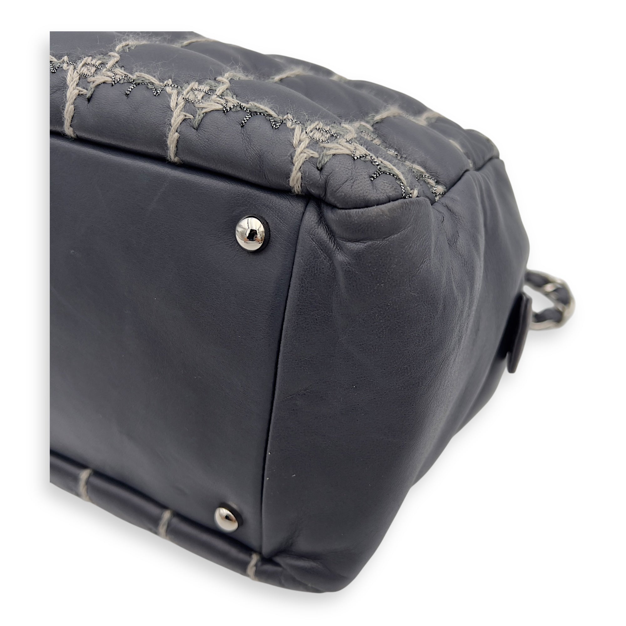 Chanel Double Stitch Bubble Grey Shoulder Bag in Tweed and Lambskin, Silver hardware_11