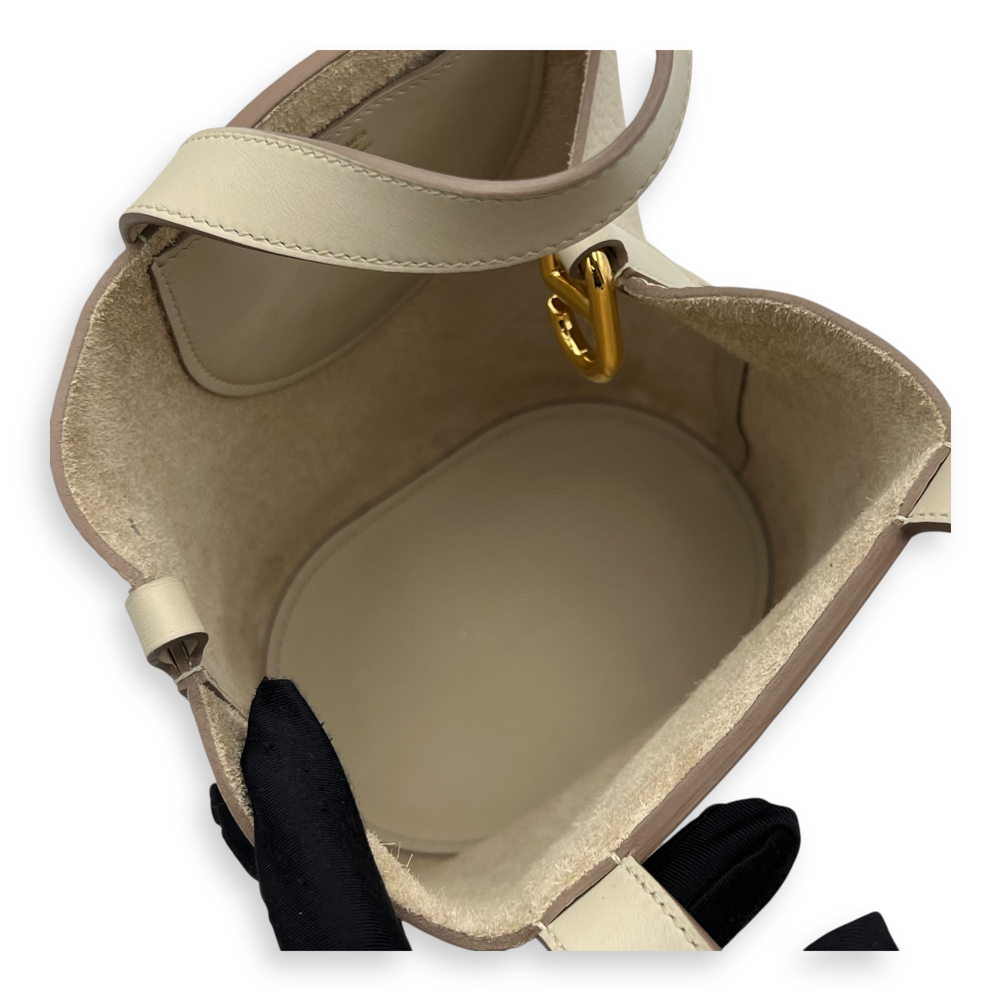 Hermès The loop 18 Beige in Calfskin, Gold hardware_9
