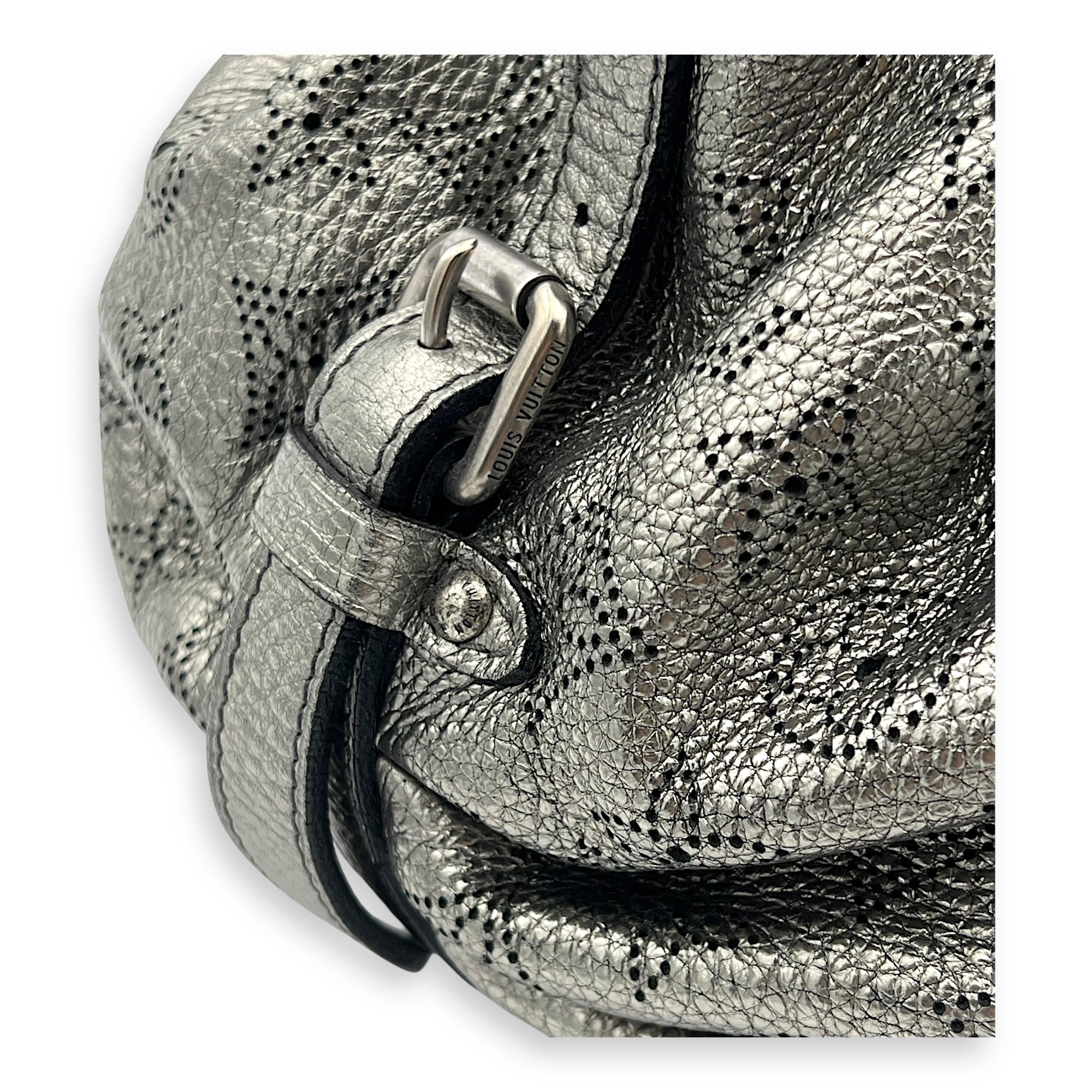 Louis Vuitton Mahina Shoulder Bag Silver in Calfskin, Silver hardware_9
