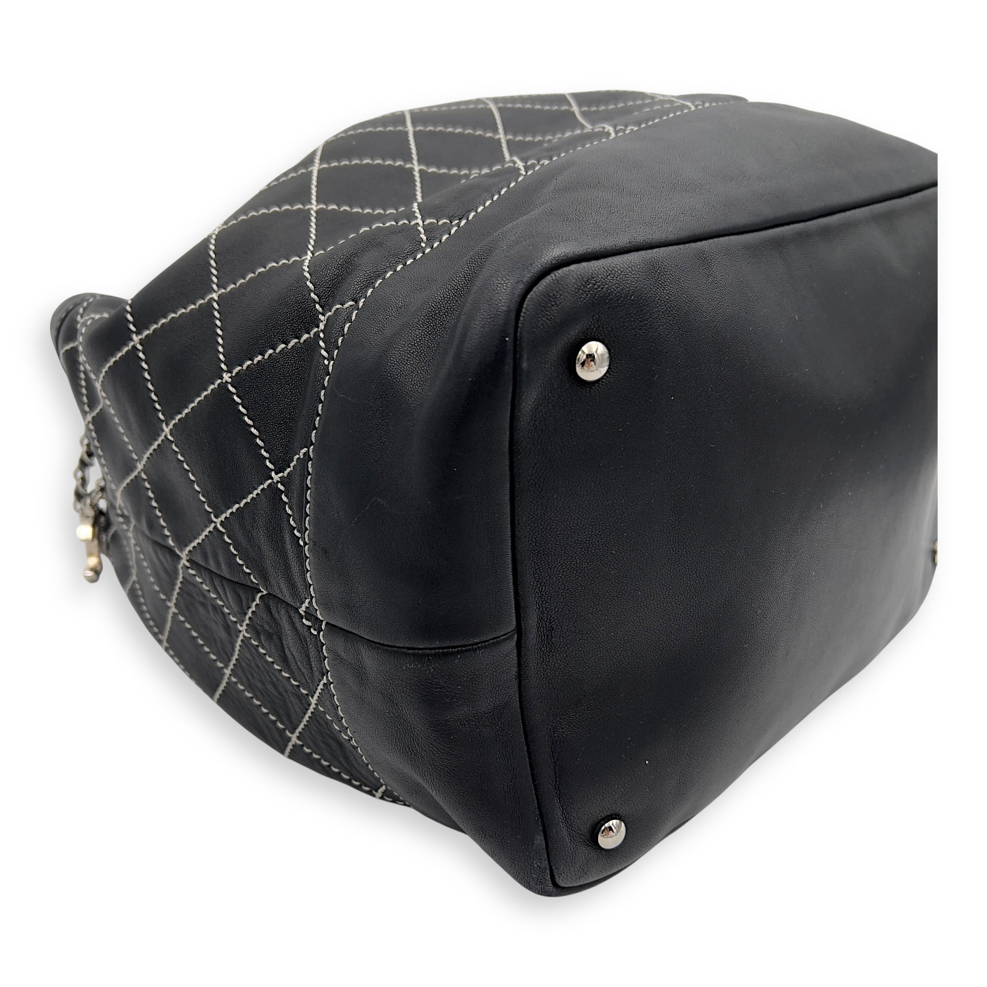 Chanel Surpique Wild Stitch Bucket Bag Black in Lambskin, Silver hardware_9
