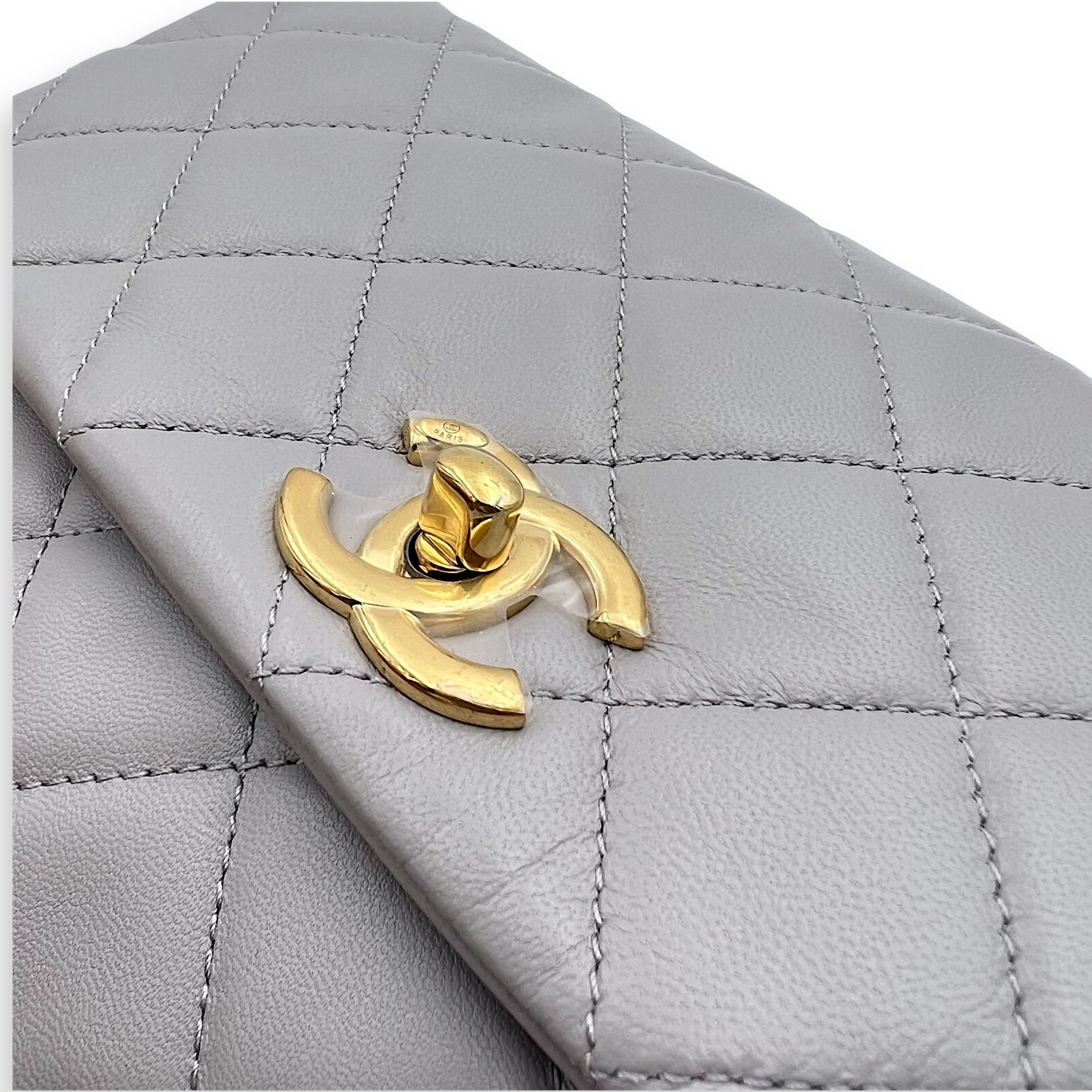 Chanel CC Quilted Grey Shoulder Bag in Lambskin, Gold hardware_9