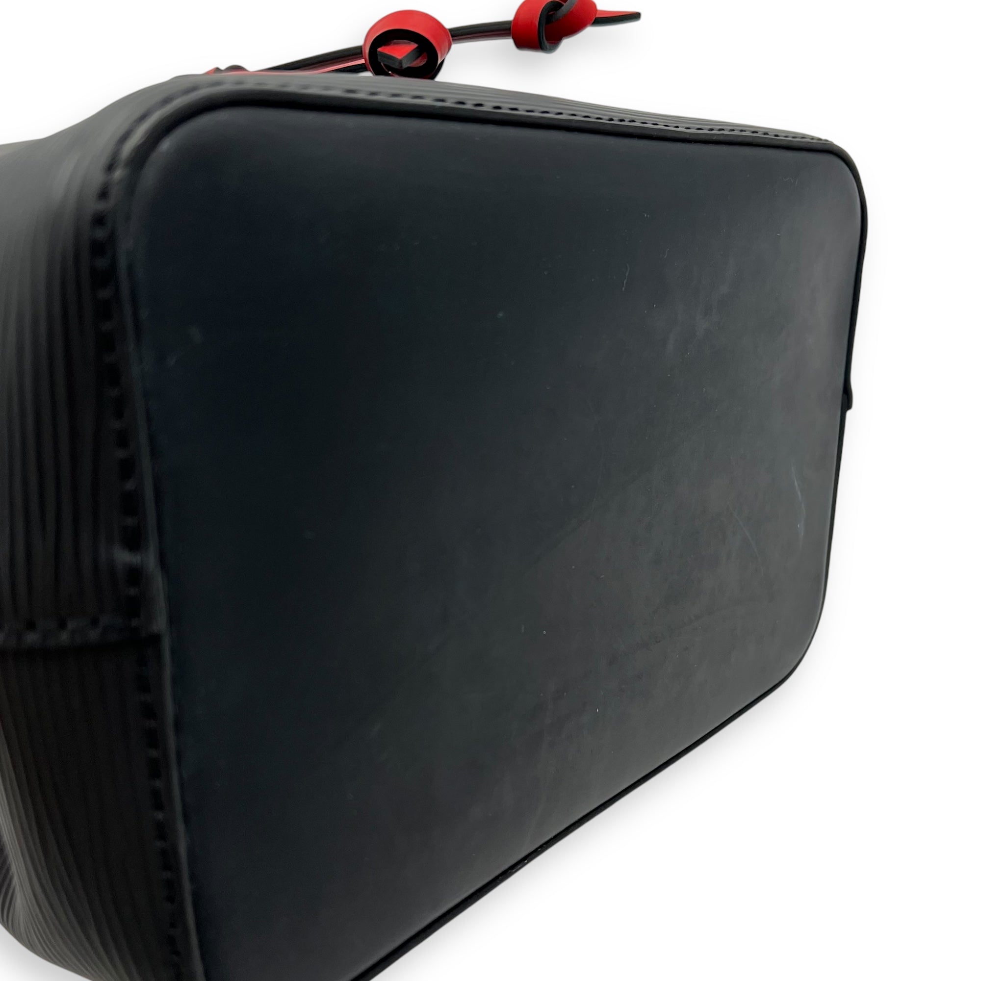 Louis Vuitton NeoNoe Shoulder Bag BB Black in Epi Leather, Silver hardware_9