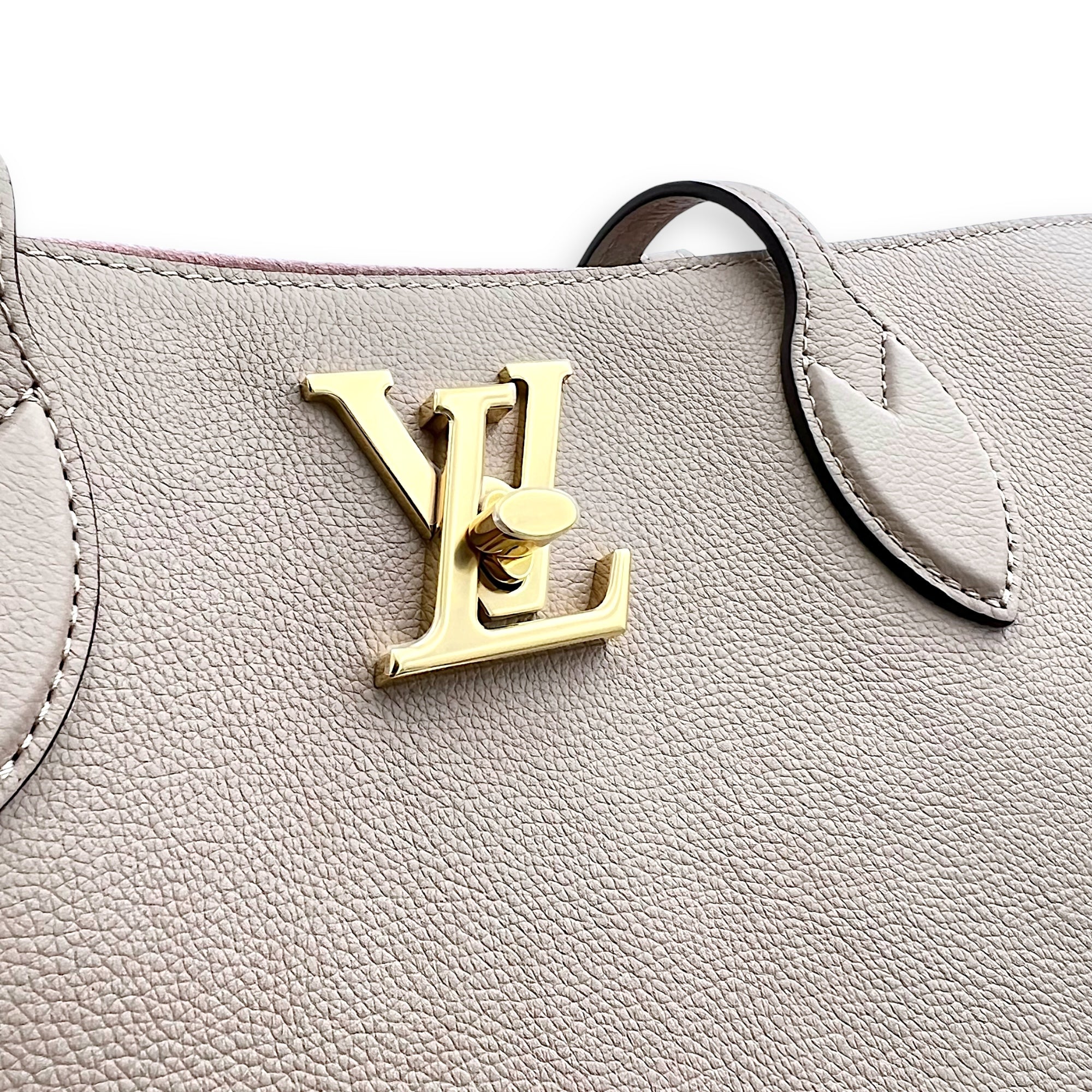 Louis Vuitton Lock Me Beige Tote Bag in Taurillon Leather, Gold hardware_9
