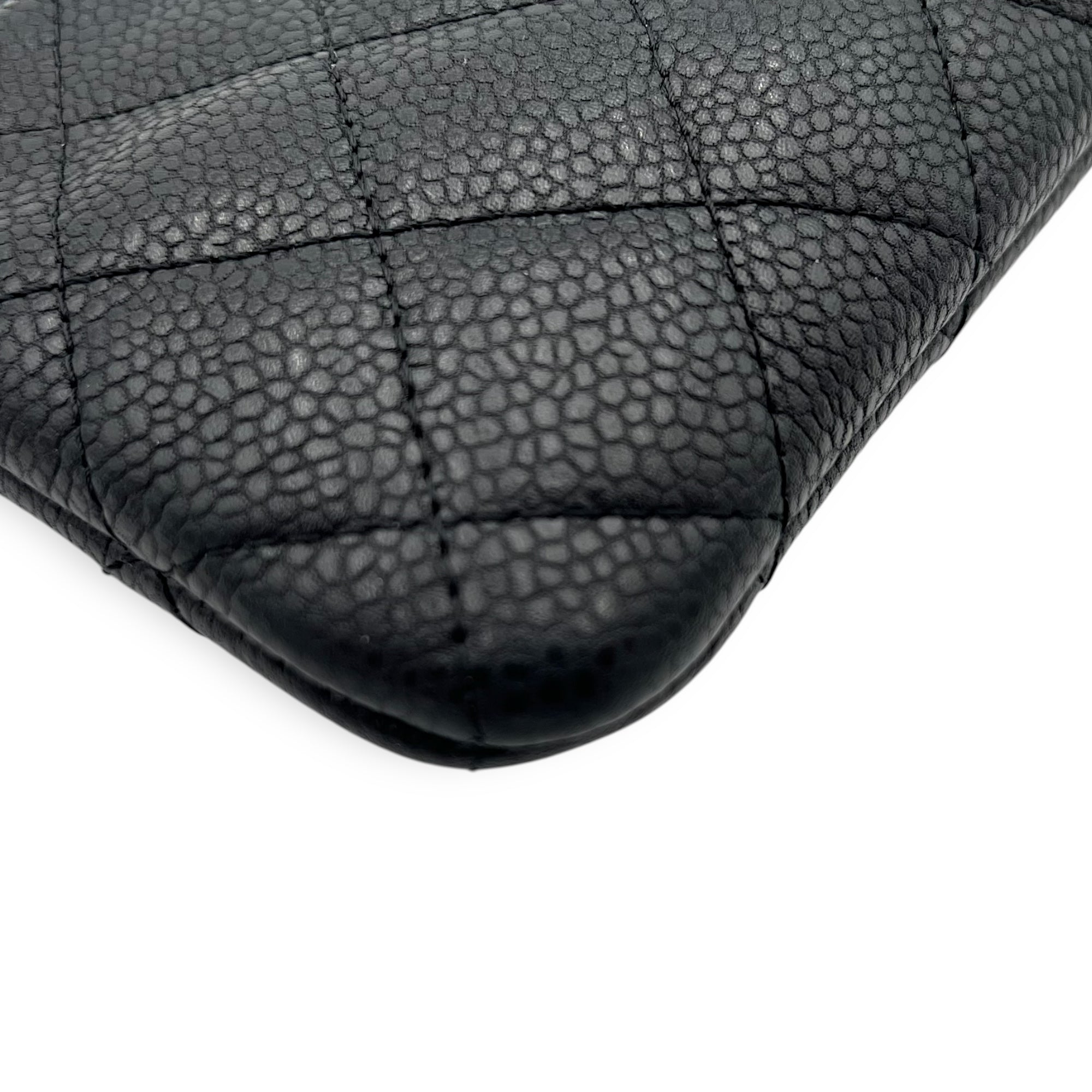 Chanel CC Pouch Black in Caviar Leather, Gold hardware_9