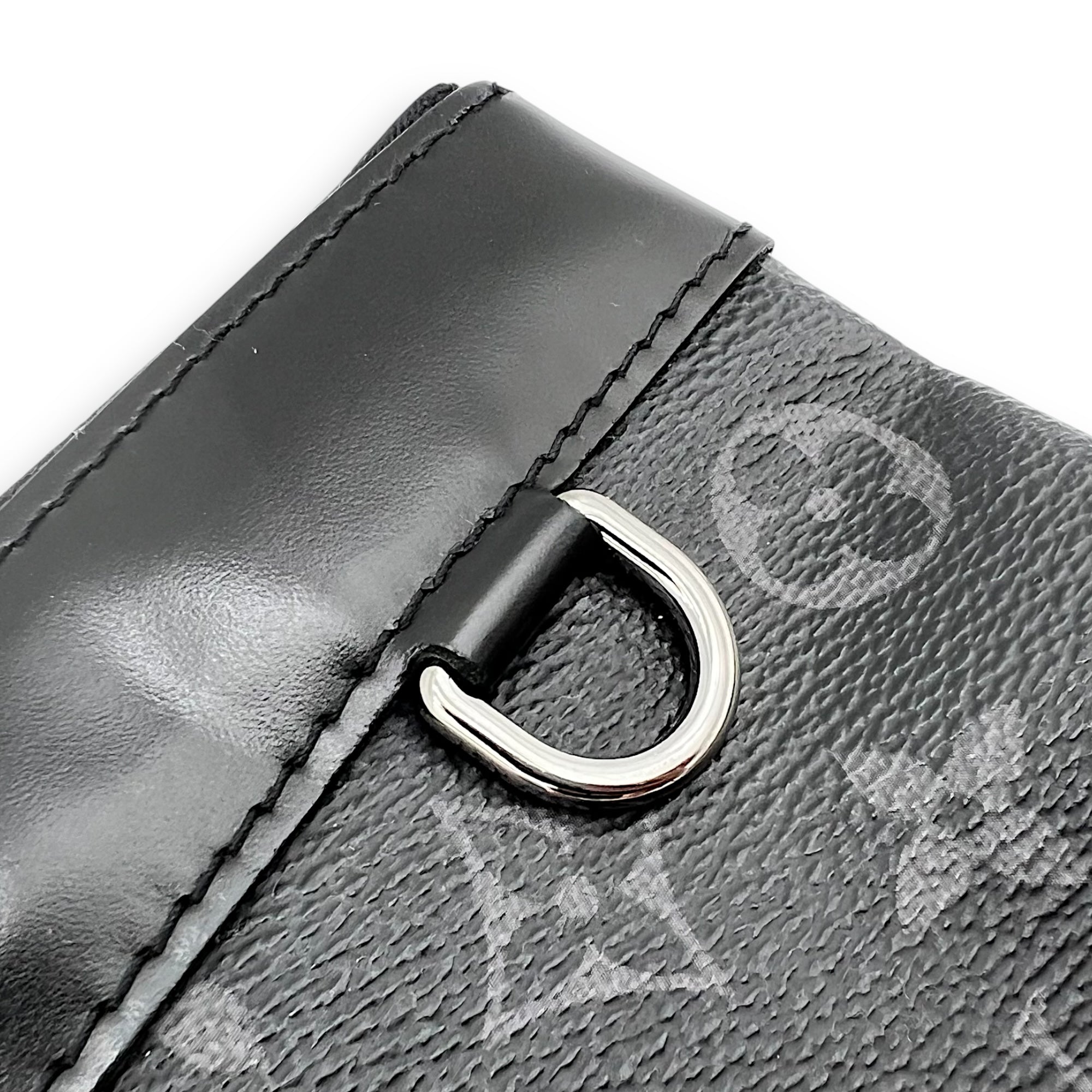 Louis Vuitton Discovery Pouch Grey in Monogram Coated Canvas, Silver hardware_9