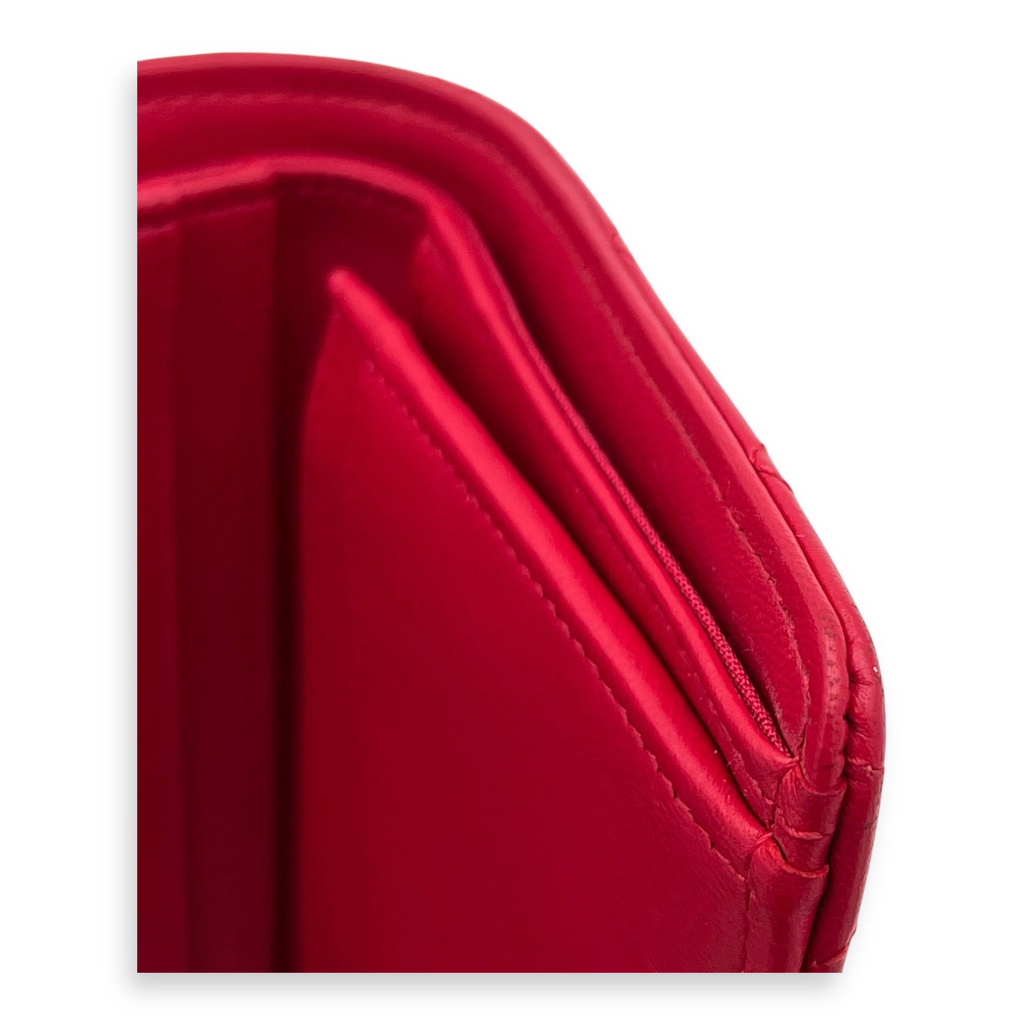 Chanel Classic Wallet Red in Lambskin, Gold hardware_4