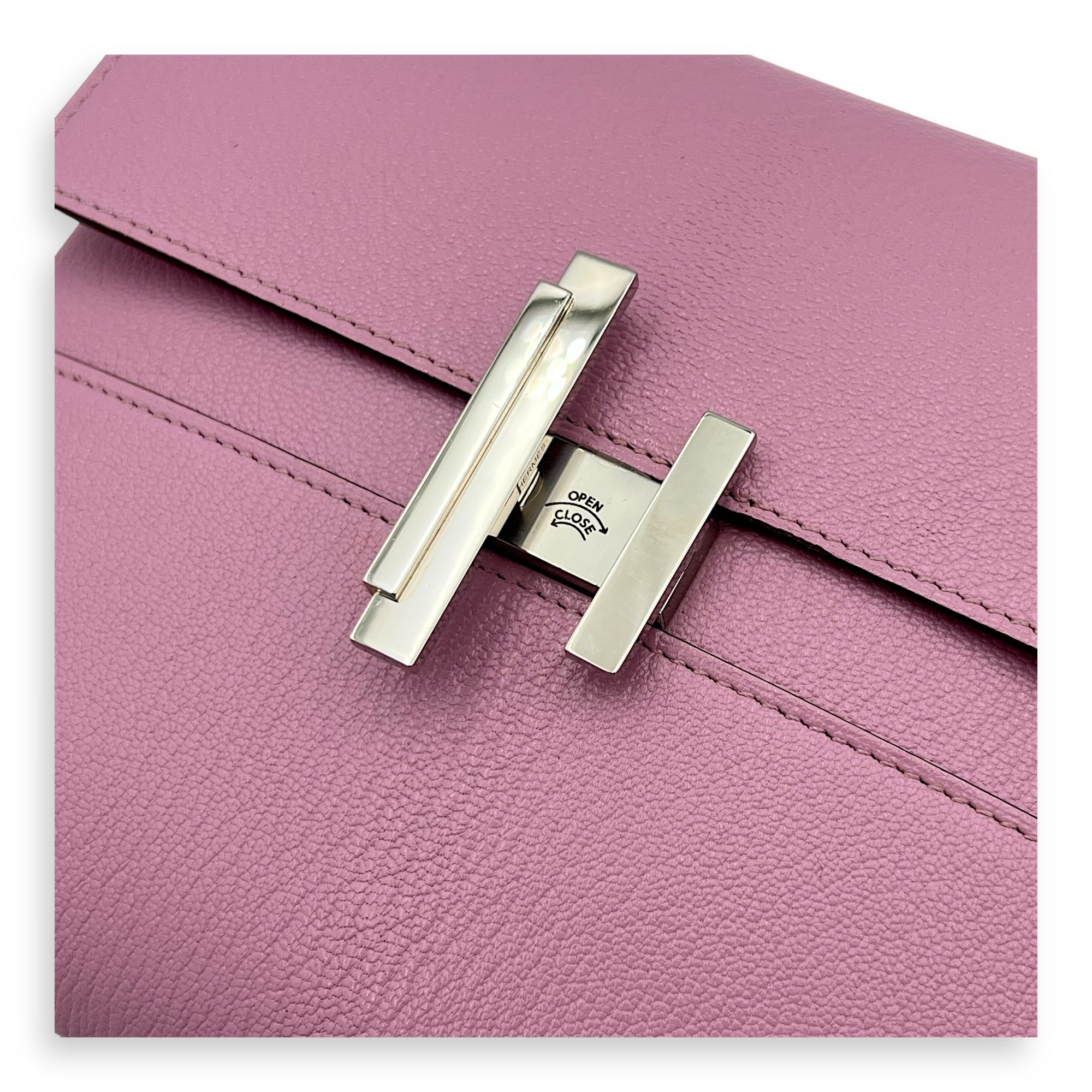 Hermès Cinhetic To Go Mauve Sylvestre Shoulder Bag in Epsom, Palladium hardware_3