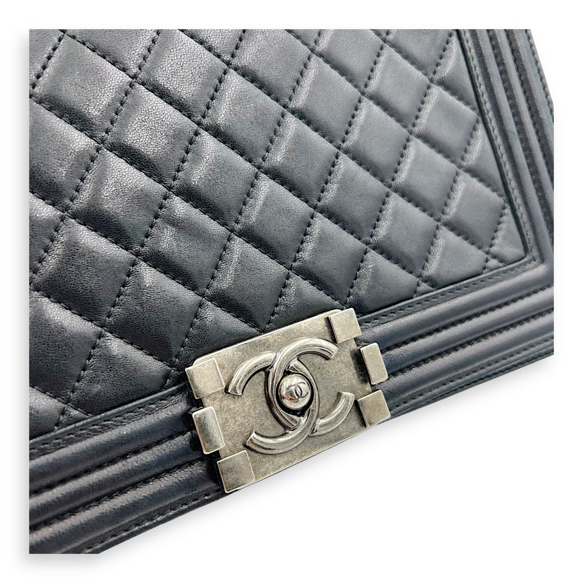 Chanel Boy Medium Black Shoulder Bag in Lambskin, Ruthenium hardware_7