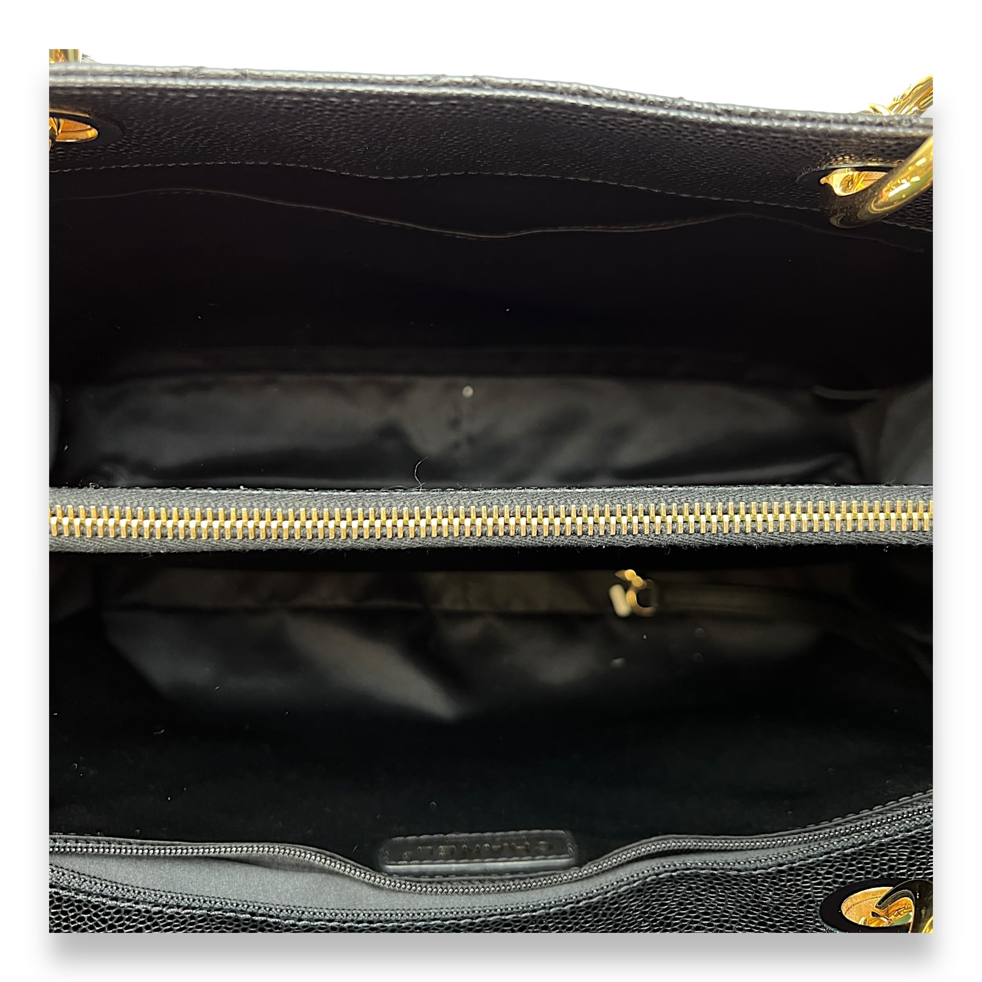 GST Black Shoulder Bag in Caviar Leather, Gold hardware