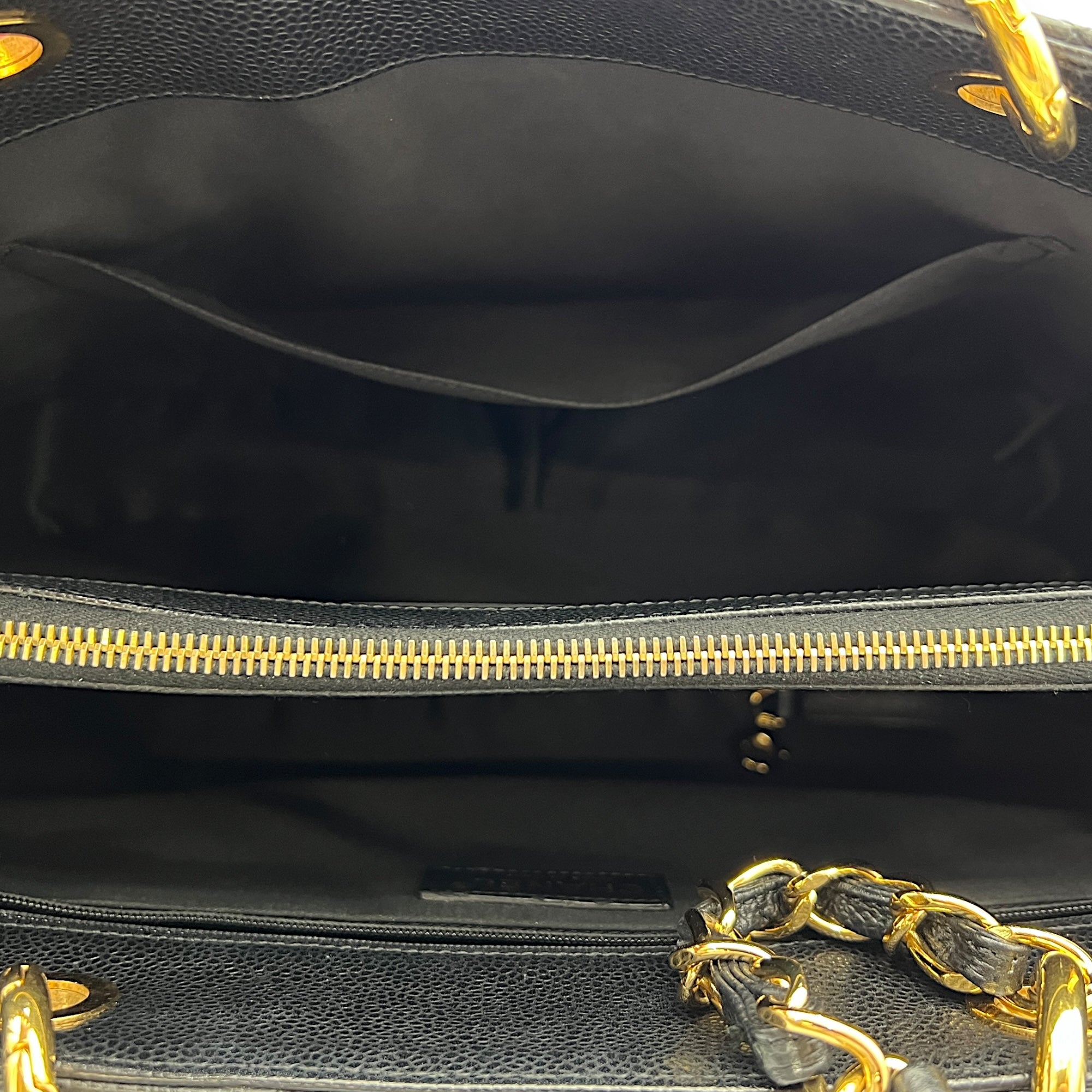 GST Black Tote Bag in Caviar Leather, Gold hardware