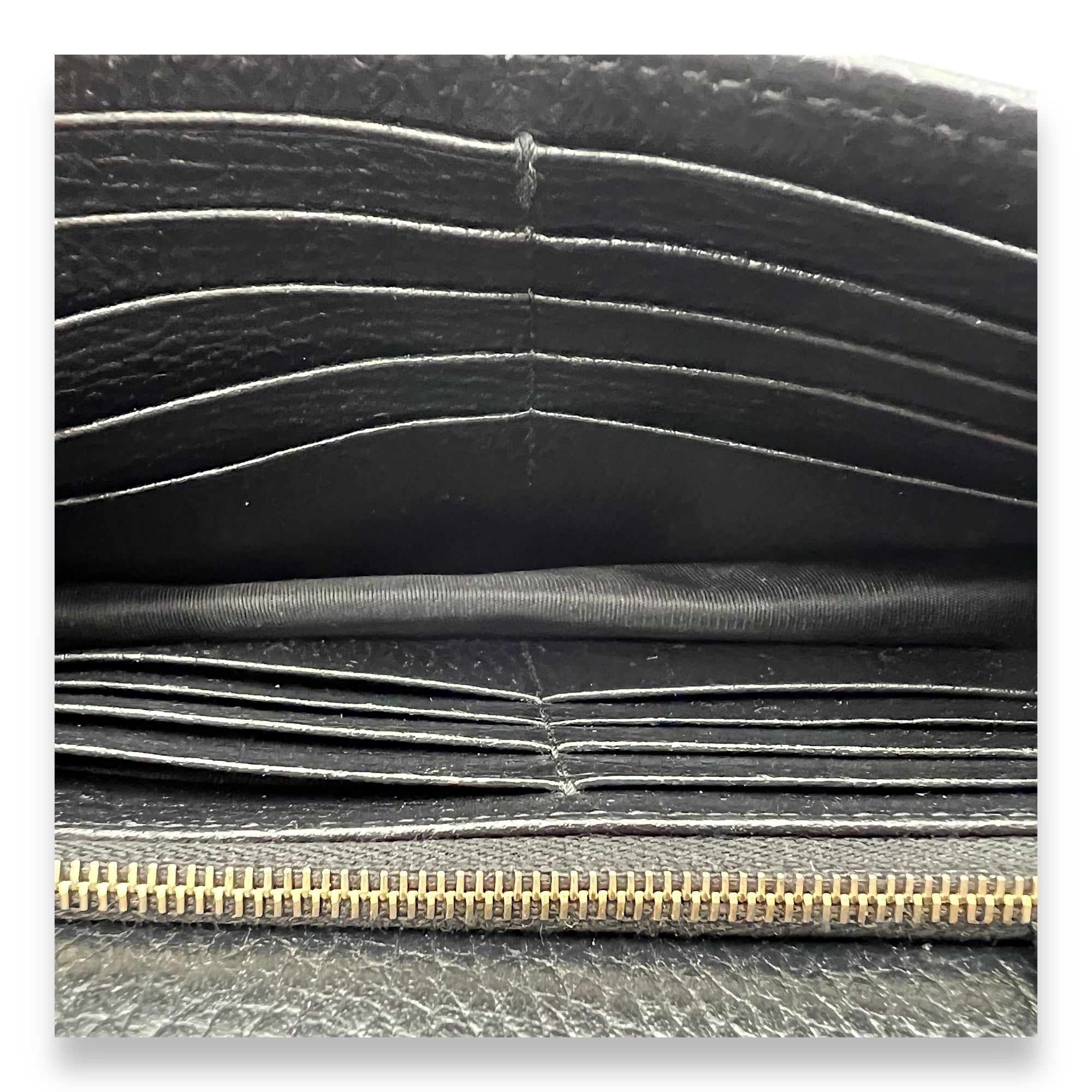 Interlocking G Wallet On Chain Black in Calfskin, Light Gold hardware