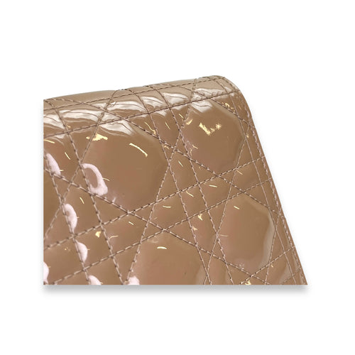 Cannage Wallet On Chain Beige in Patent Leather, Gold hardware