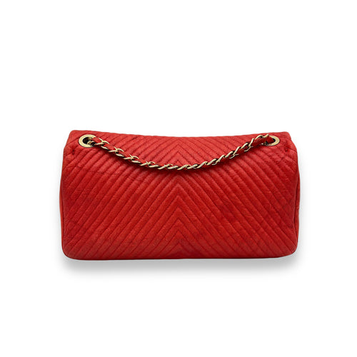 Chevron Classic Flap Red Shoulder Bag in Calfskin, Gold hardware