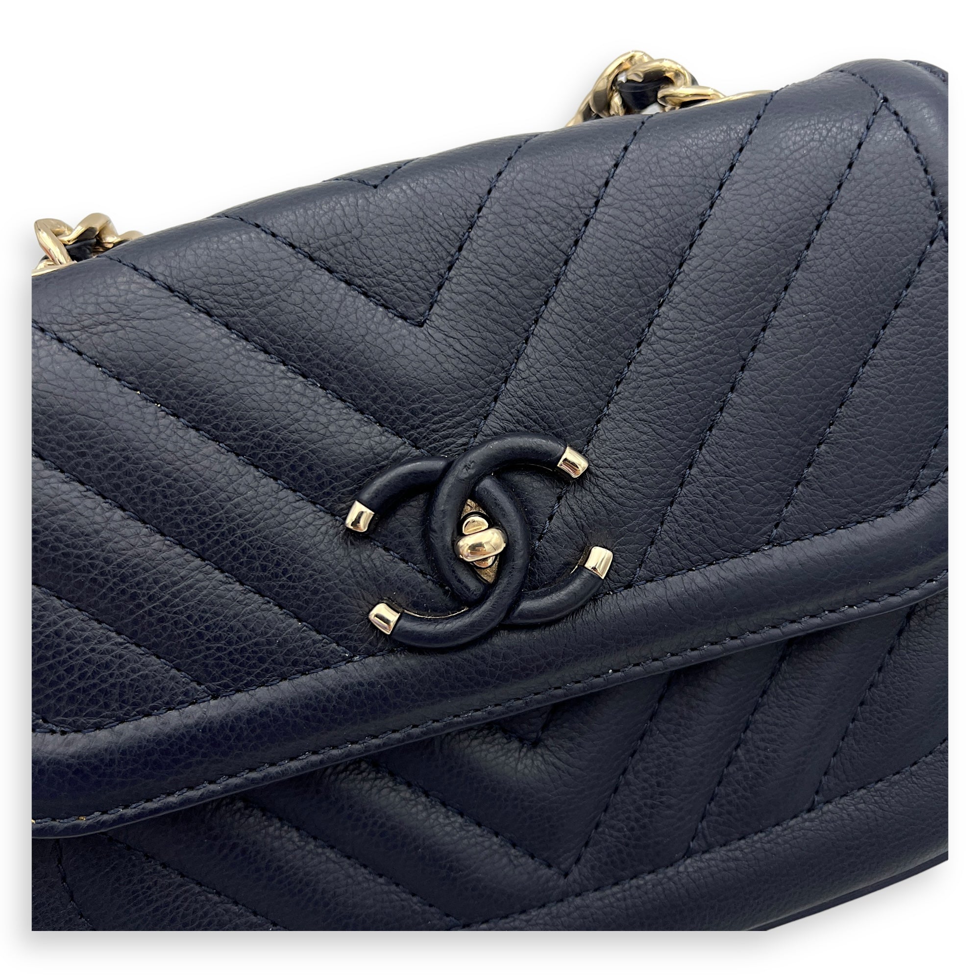 CC Flap Chevron Blue Crossbody Bag in Calfskin, Gold hardware