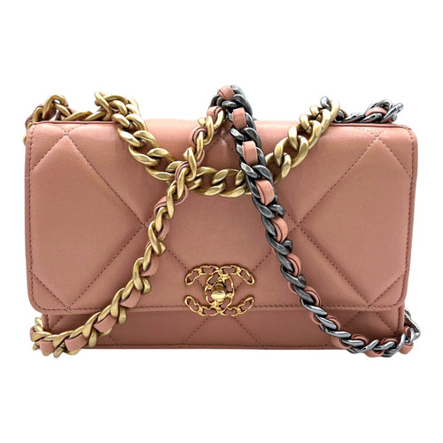 C19 Wallet On Chain Beige in Lambskin, Mixed hardware