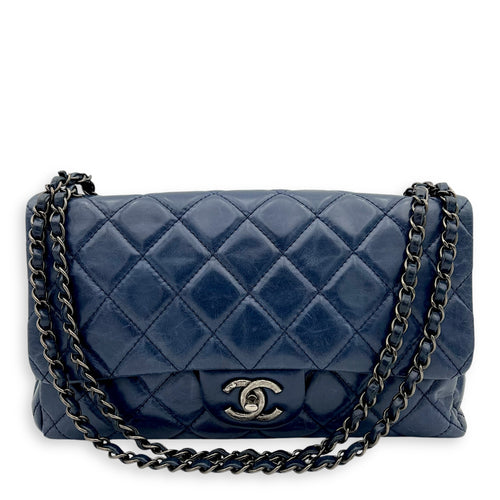 Chanel Flap Blue Shoulder Bag in Calfskin, Ruthenium hardware_6