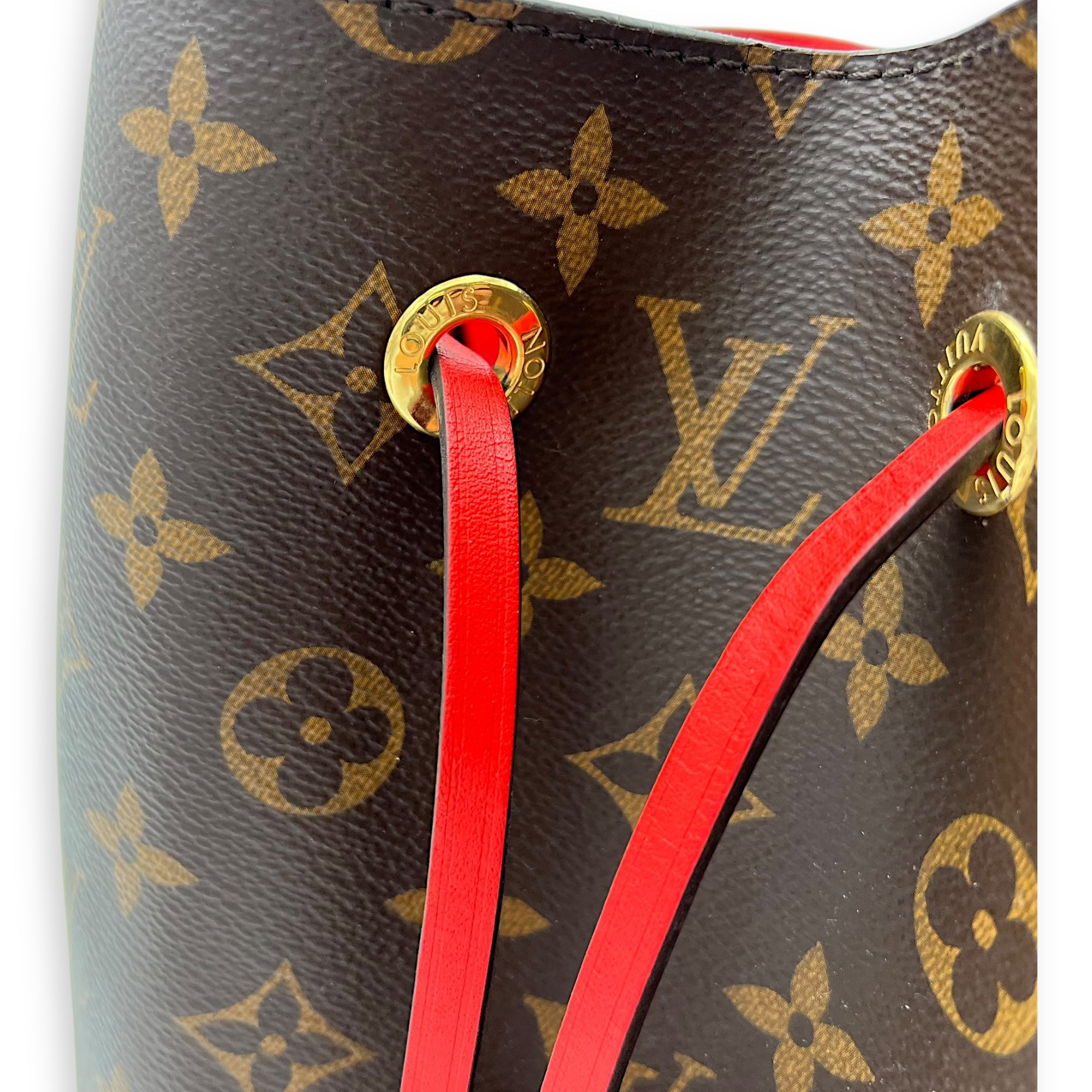 Louis Vuitton NeoNoe MM Brown Bucket Bag in Monogram Coated Canvas, Gold hardware_10