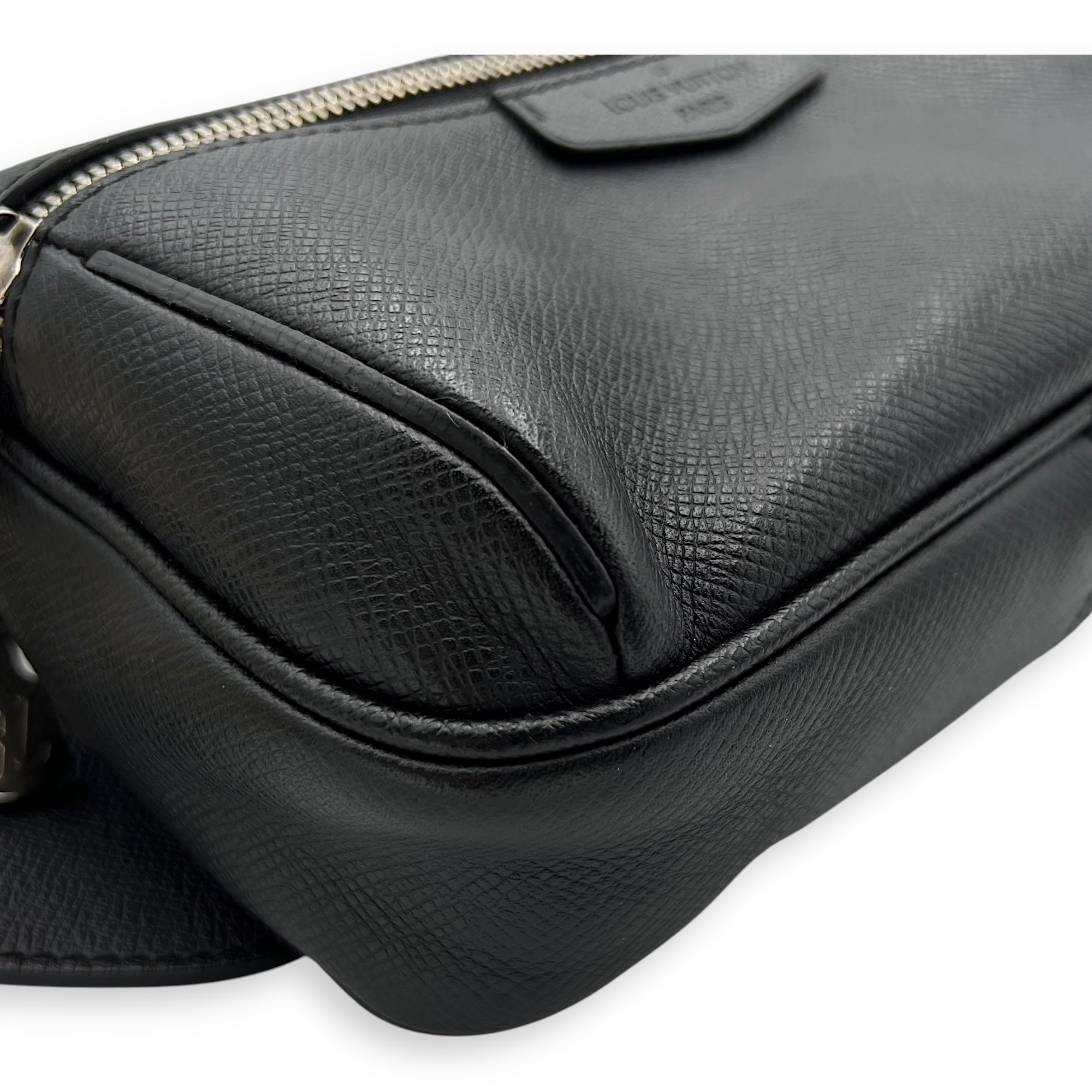 Louis Vuitton Outdoor Black Belt Bag in Taiga Leather, Silver hardware_10