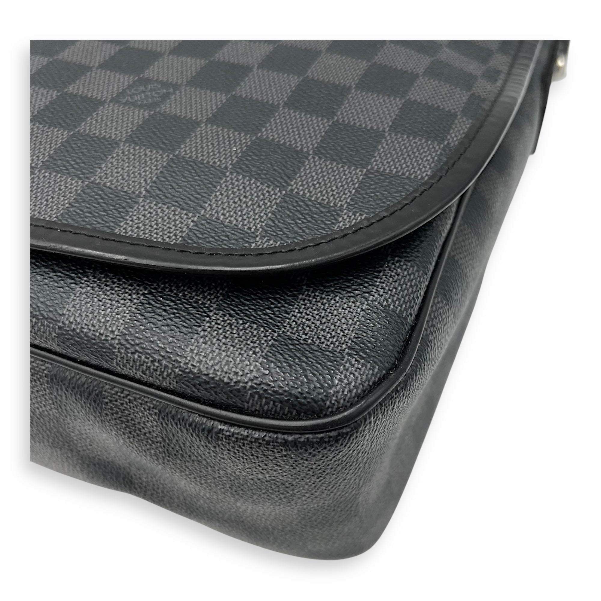 Louis Vuitton Daniel Messenger MM Graphite in Coated Canvas, Silver hardware_14