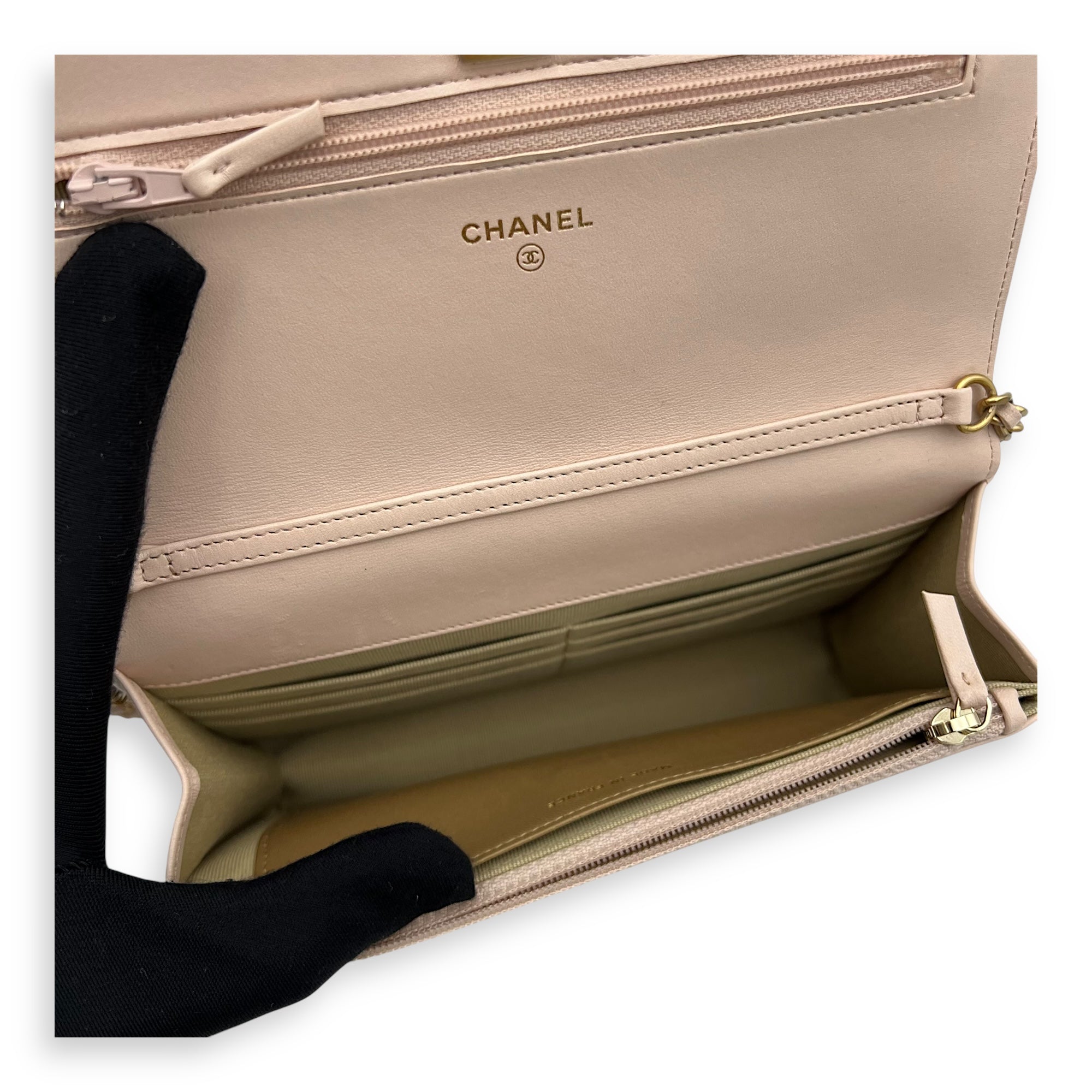 Chanel 22C Pink Wallet On Chain in Lambskin, Gold hardware_6