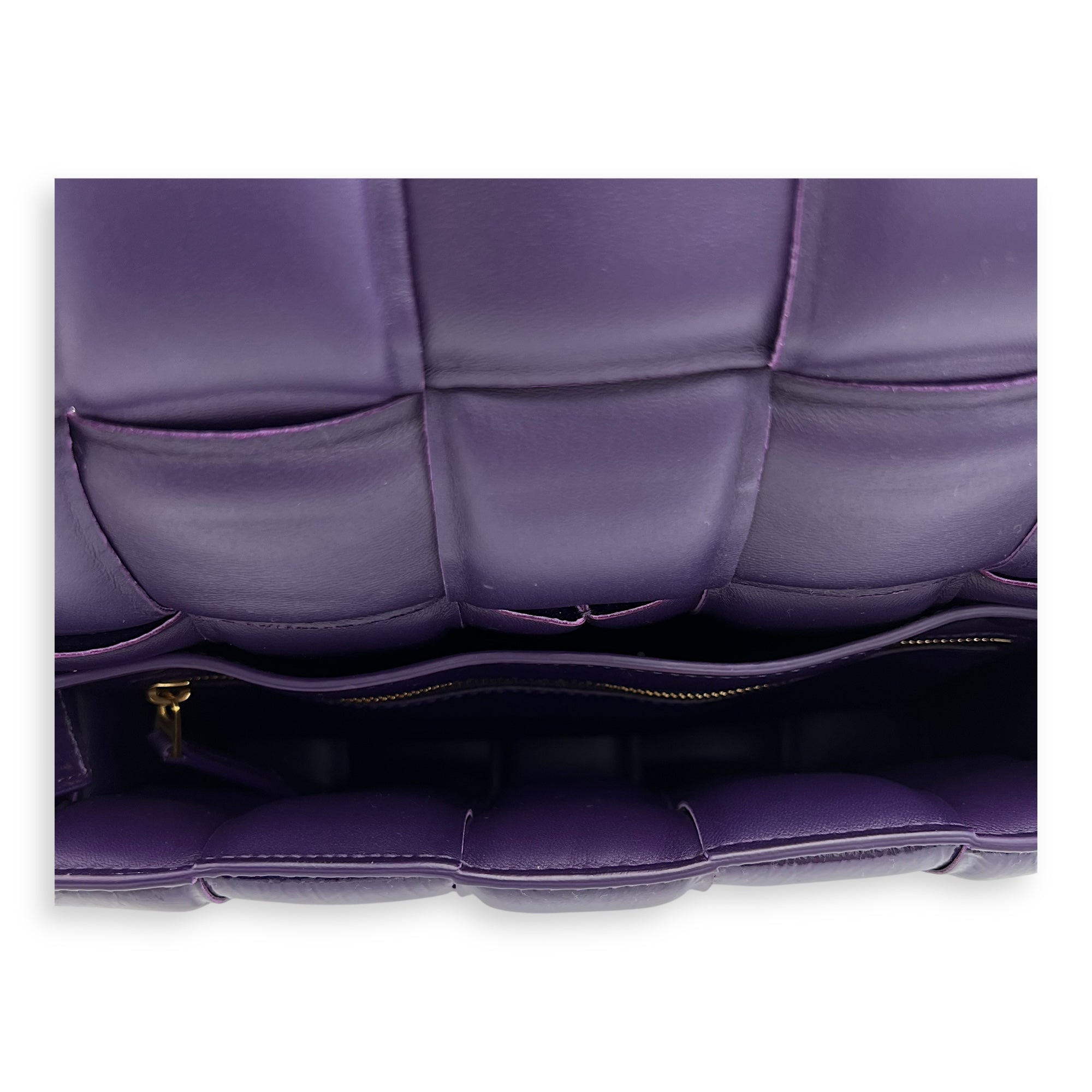 Bottega Veneta Cassette Shoulder Bag Purple in Patent Leather, Gold hardware_6