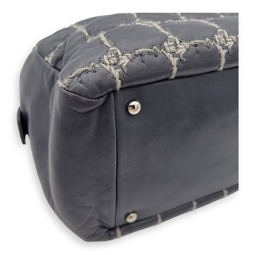 Chanel Double Stitch Bubble Grey Shoulder Bag in Tweed and Lambskin, Silver hardware_10