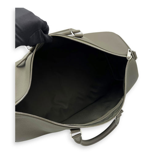 Louis Vuitton Keepall 50 Grey Top Handle Bag in Aerogram Leather, Silver hardware_10