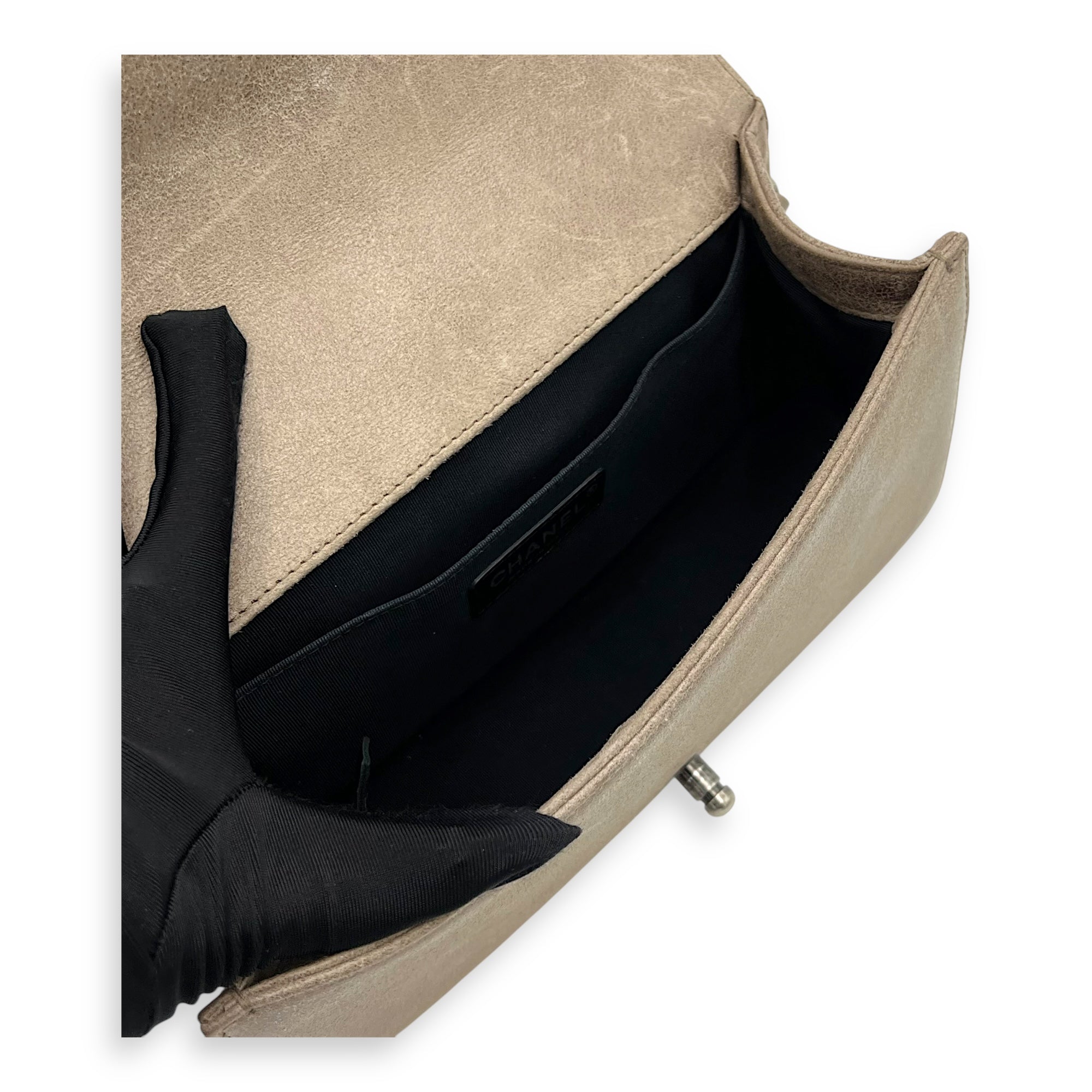 Chanel Boy Shoulder Bag Brown in Suede Leather, Ruthenium hardware_10