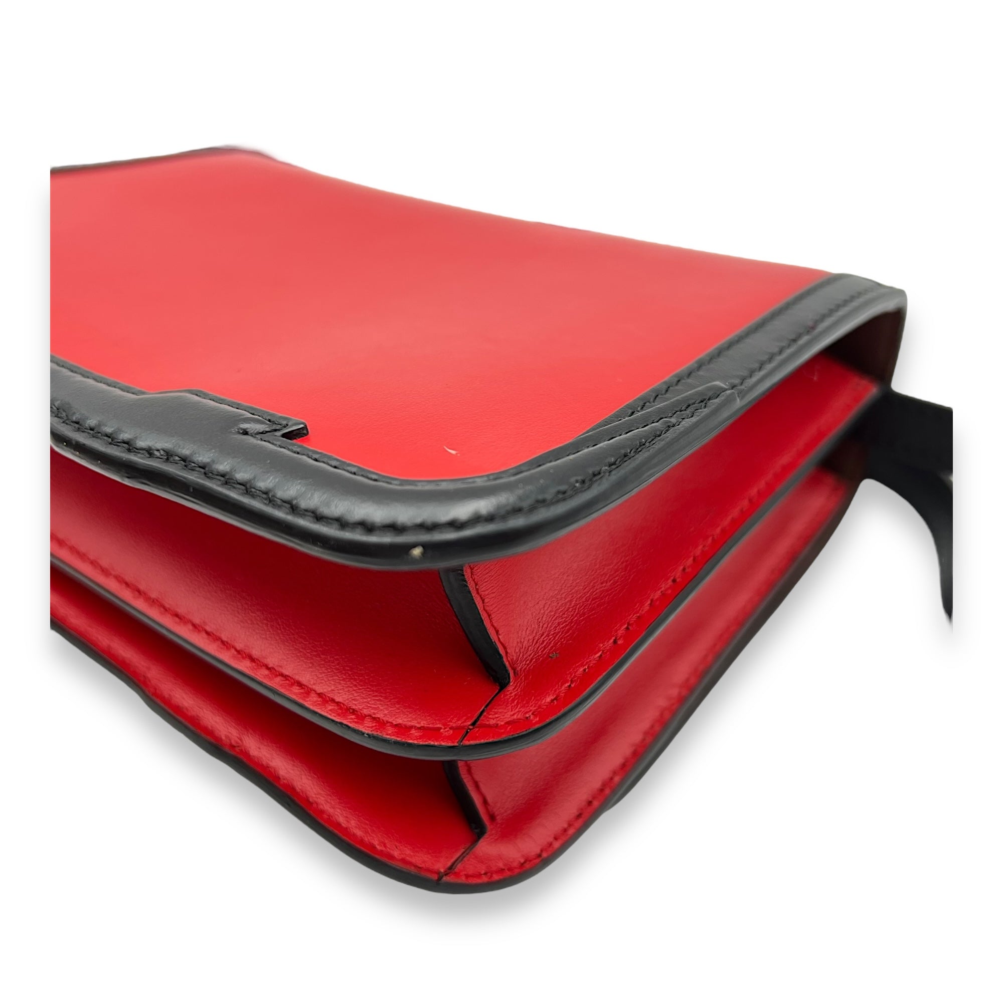 Burberry  TB Red Crossbody Bag in Calfskin, Gold hardware_10