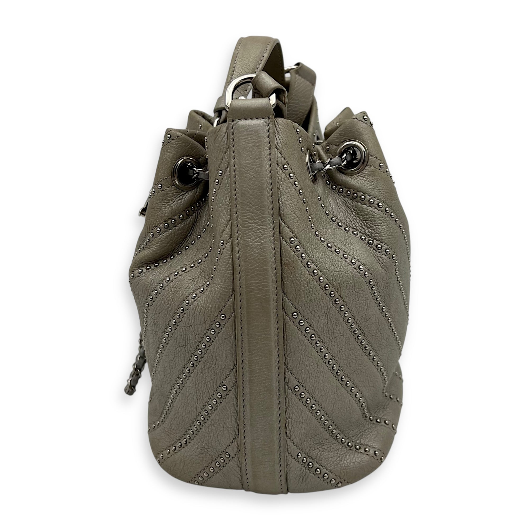 Chanel CC Chevron Bucket Bag Silver in Calfskin, Silver hardware_4
