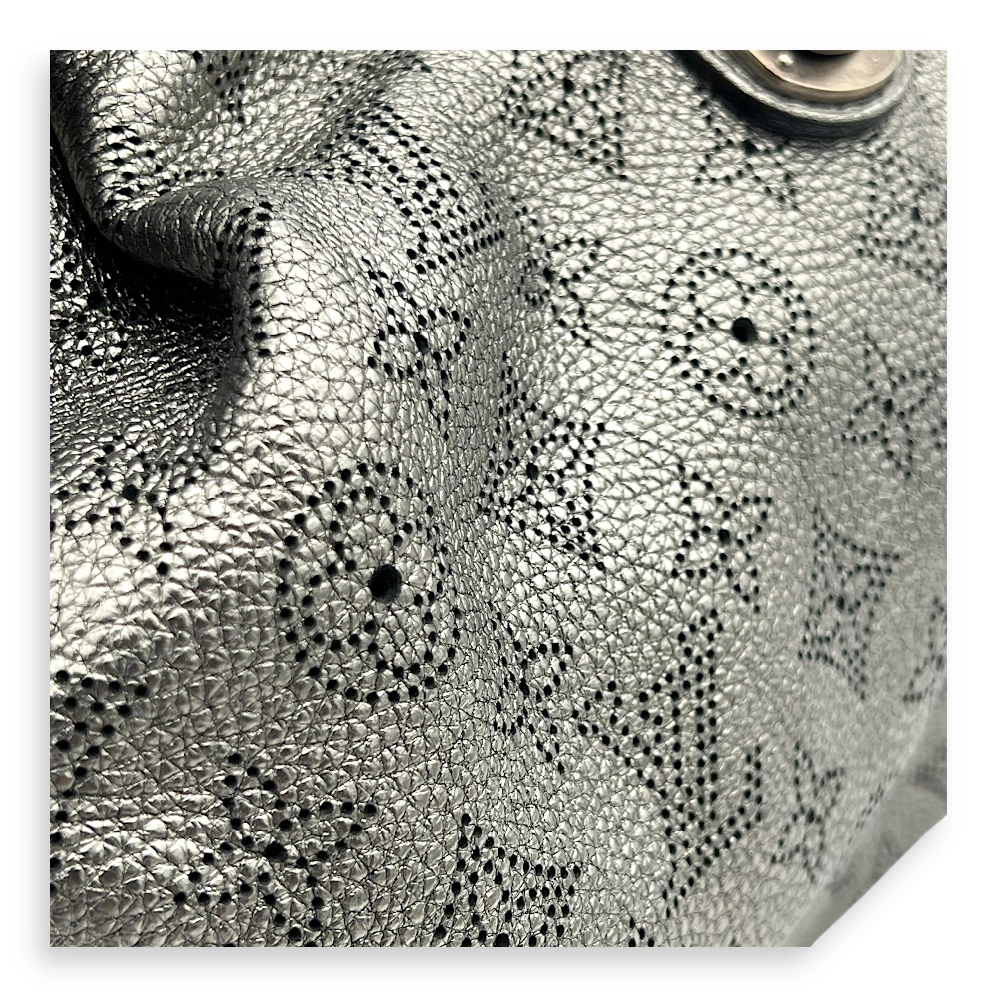Louis Vuitton Mahina Shoulder Bag Silver in Calfskin, Silver hardware_10