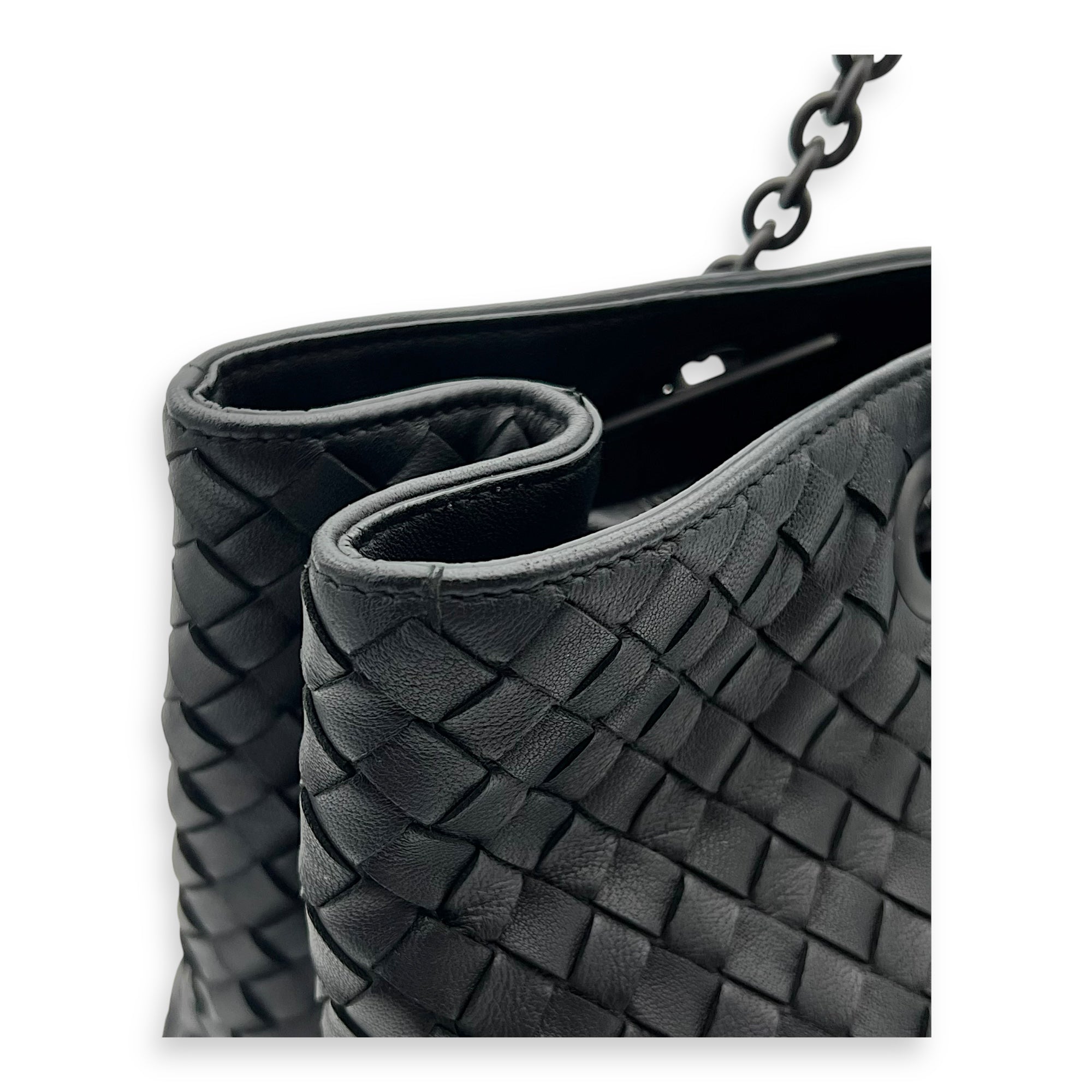Bottega Veneta Intrecciato Shoulder Bag Black in Lambskin
