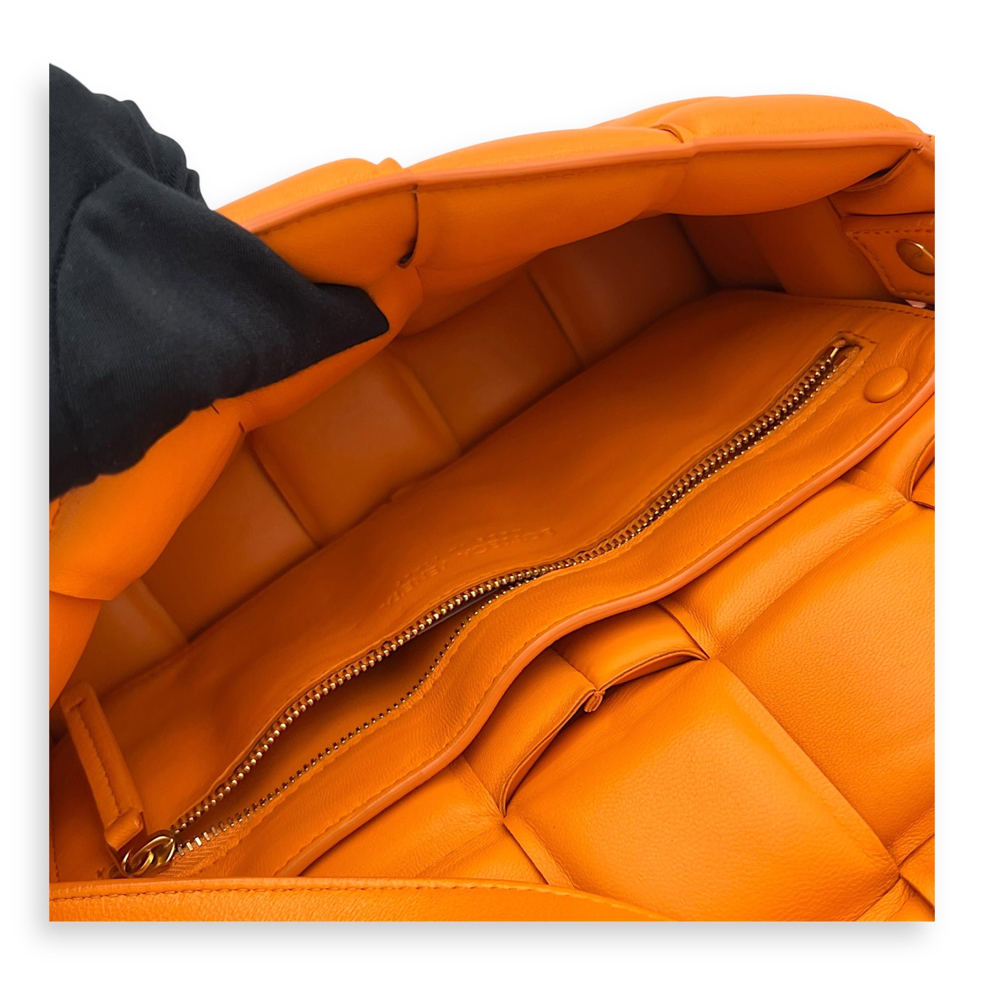 Bottega Veneta Cassette Shoulder Bag Orange in Lambskin, Gold hardware_10