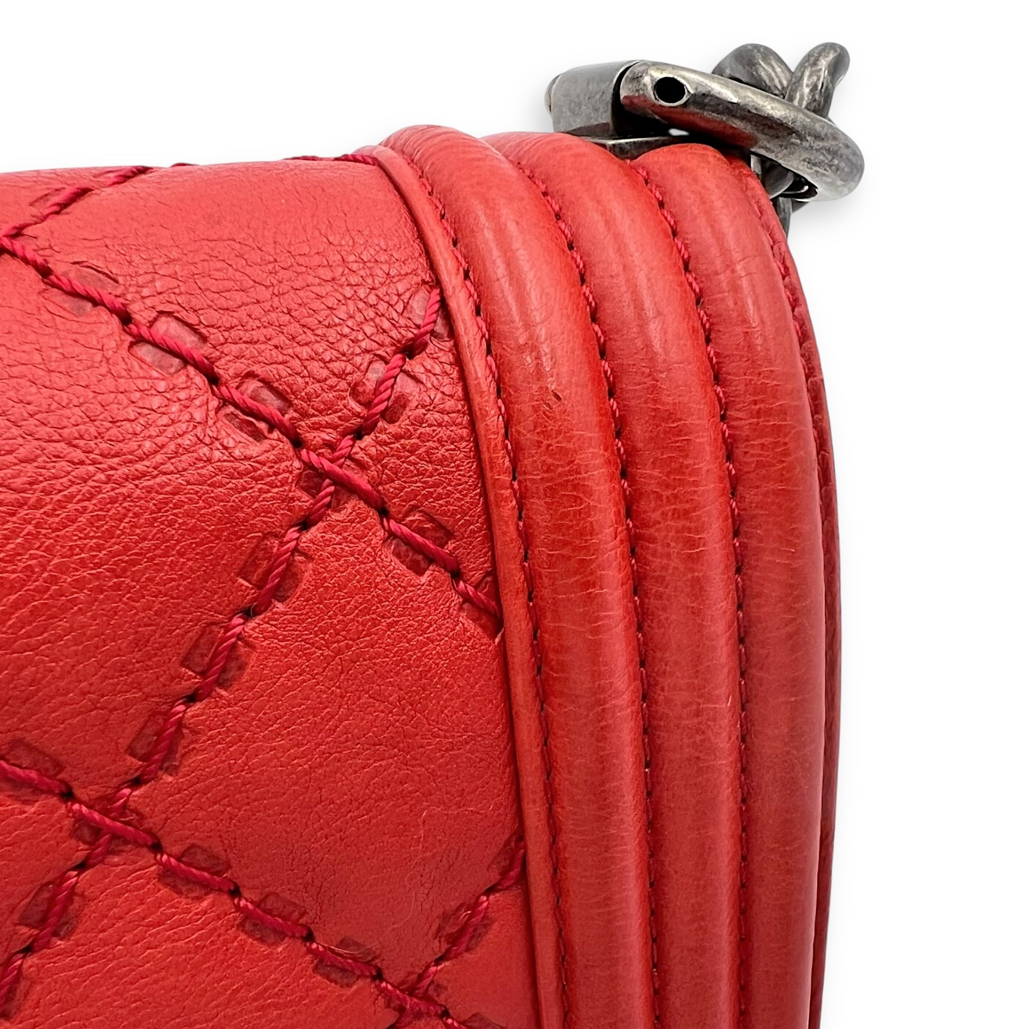 Chanel Boy Shoulder Bag Red in Calfskin, Ruthenium hardware_10