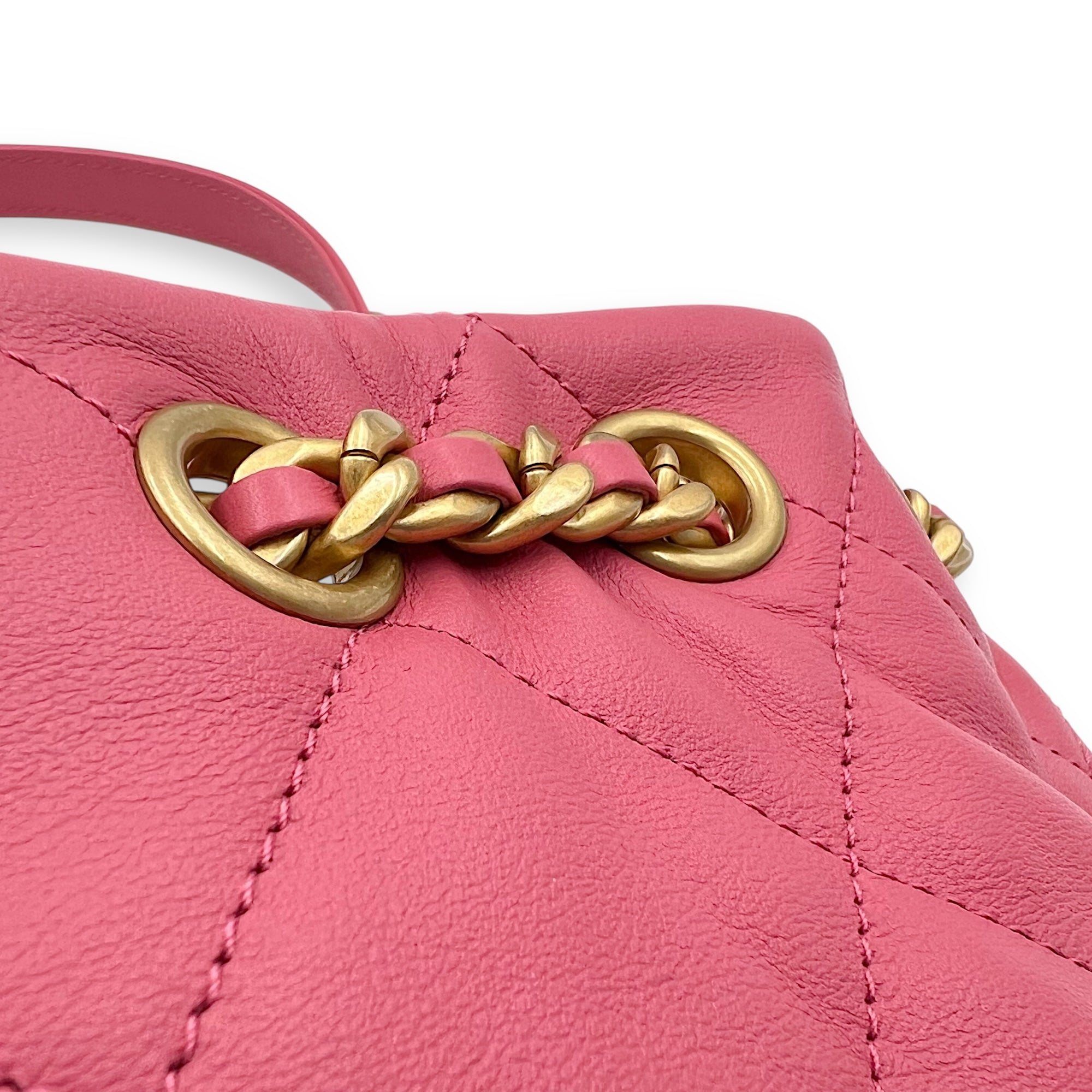 Chanel Quilted Seasonal Bucket Bag Pink in Calfskin, Gold hardware_10