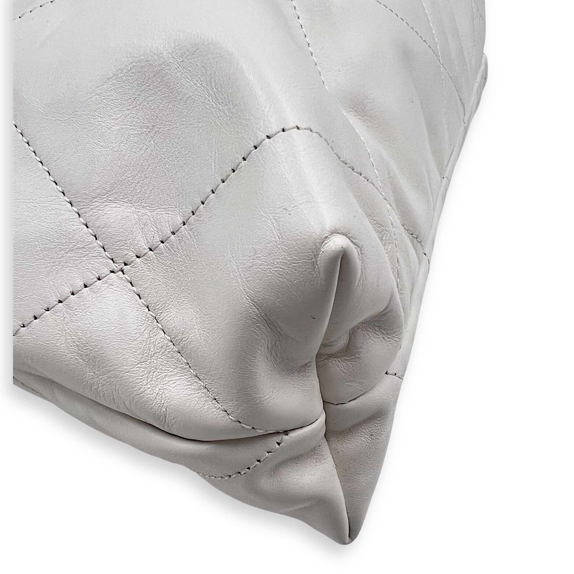 Chanel 22 Tote White Tote Bag in Calfskin, Mixed hardware_10