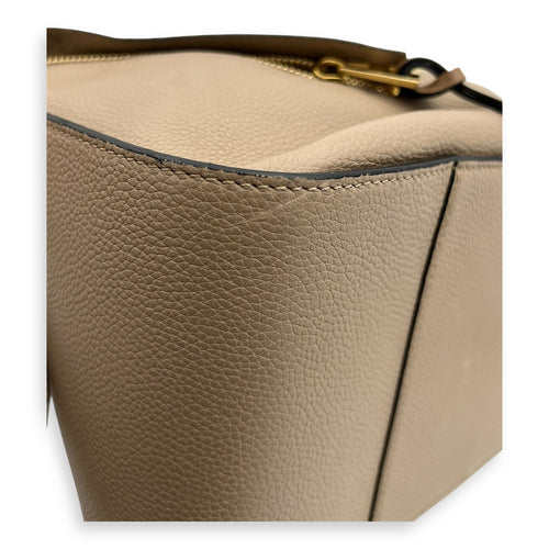 Loewe Hammock Shoulder Bag Small Beige in Calfskin, Gold hardware_3