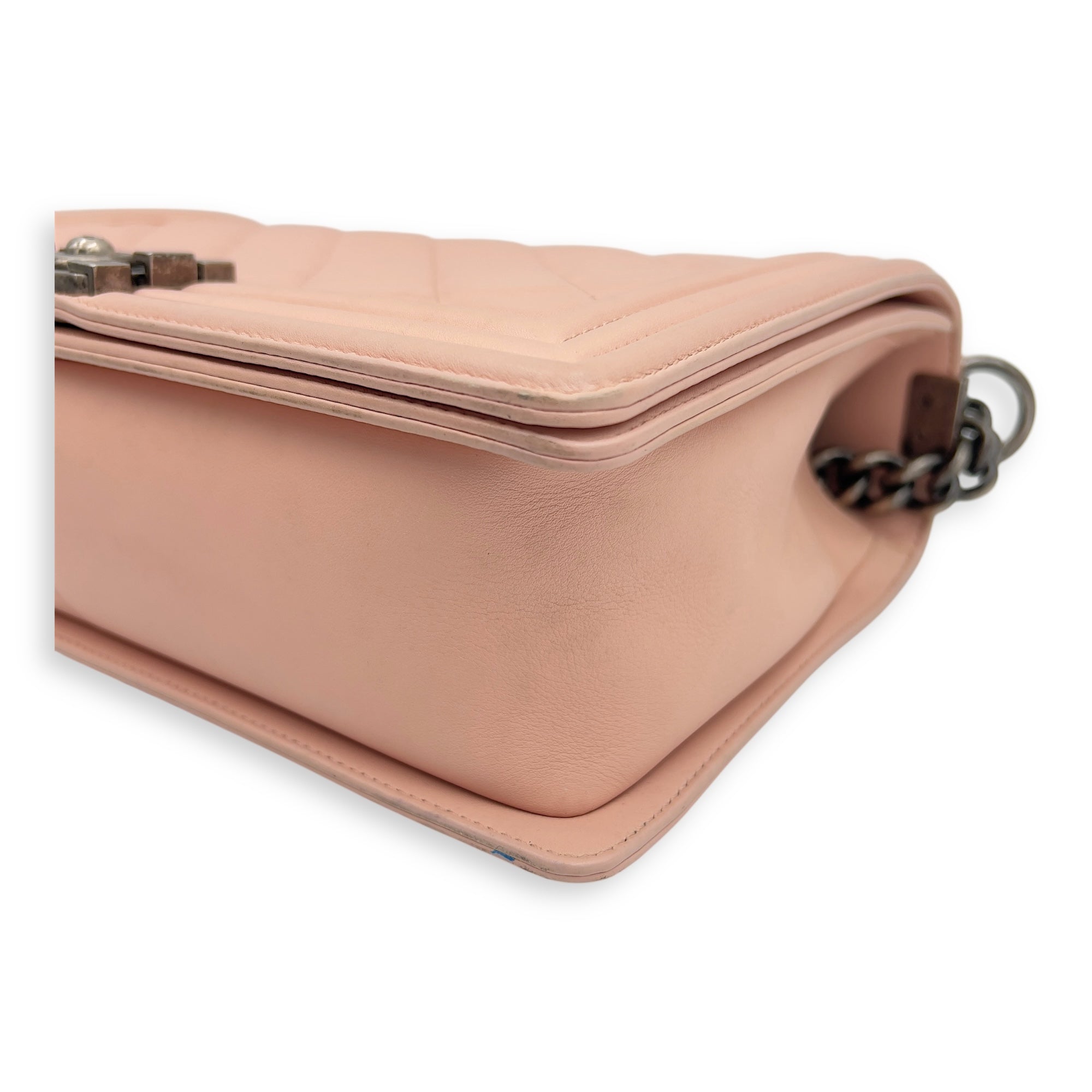 Chanel Boy Medium Pink Shoulder Bag in Calfskin, Ruthenium hardware_8