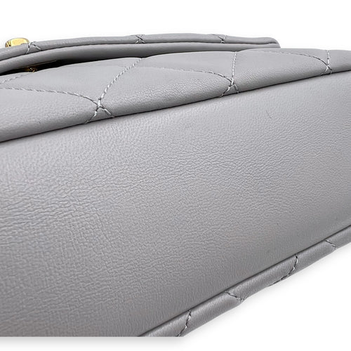 Chanel CC Quilted Grey Shoulder Bag in Lambskin, Gold hardware_10