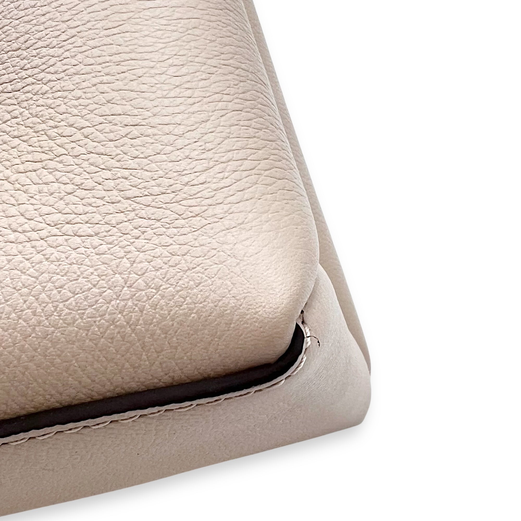 Louis Vuitton Lock Me Beige Tote Bag in Taurillon Leather, Gold hardware_10