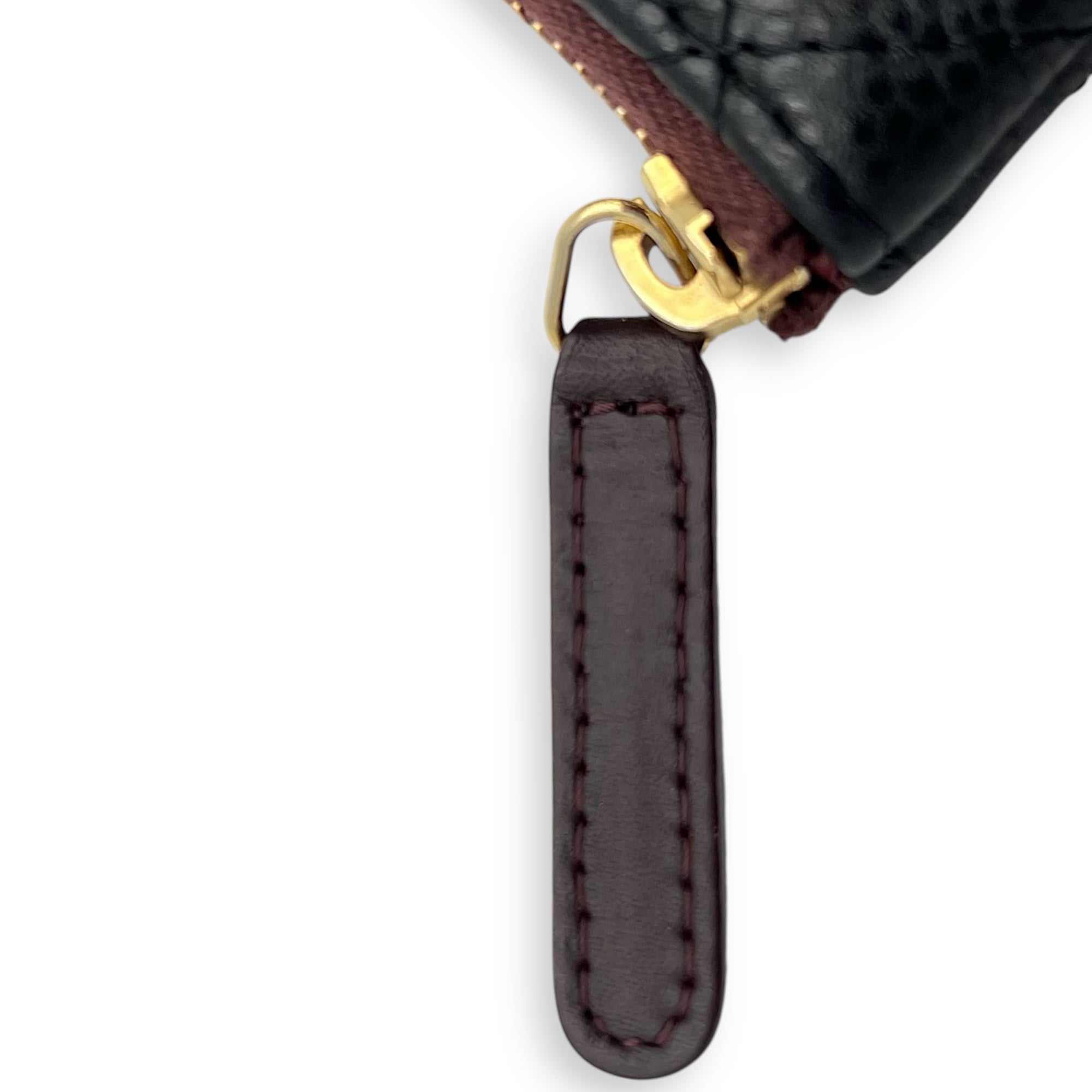 Chanel CC Pouch Black in Caviar Leather, Gold hardware_10