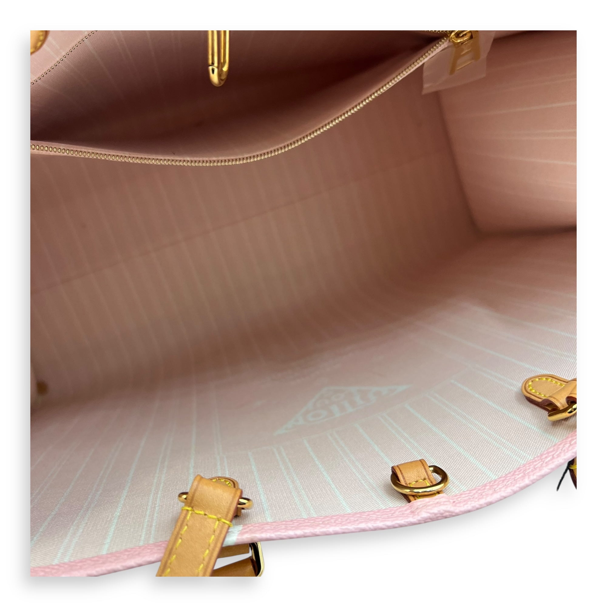 Louis Vuitton OnTheGo GM Multi-colour Tote Bag in Coated Canvas, Gold hardware_10