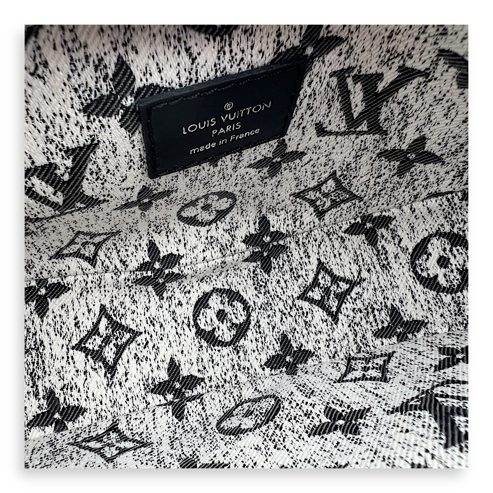 Louis Vuitton Loop Shoulder Bag Black in Denim, Silver hardware_1