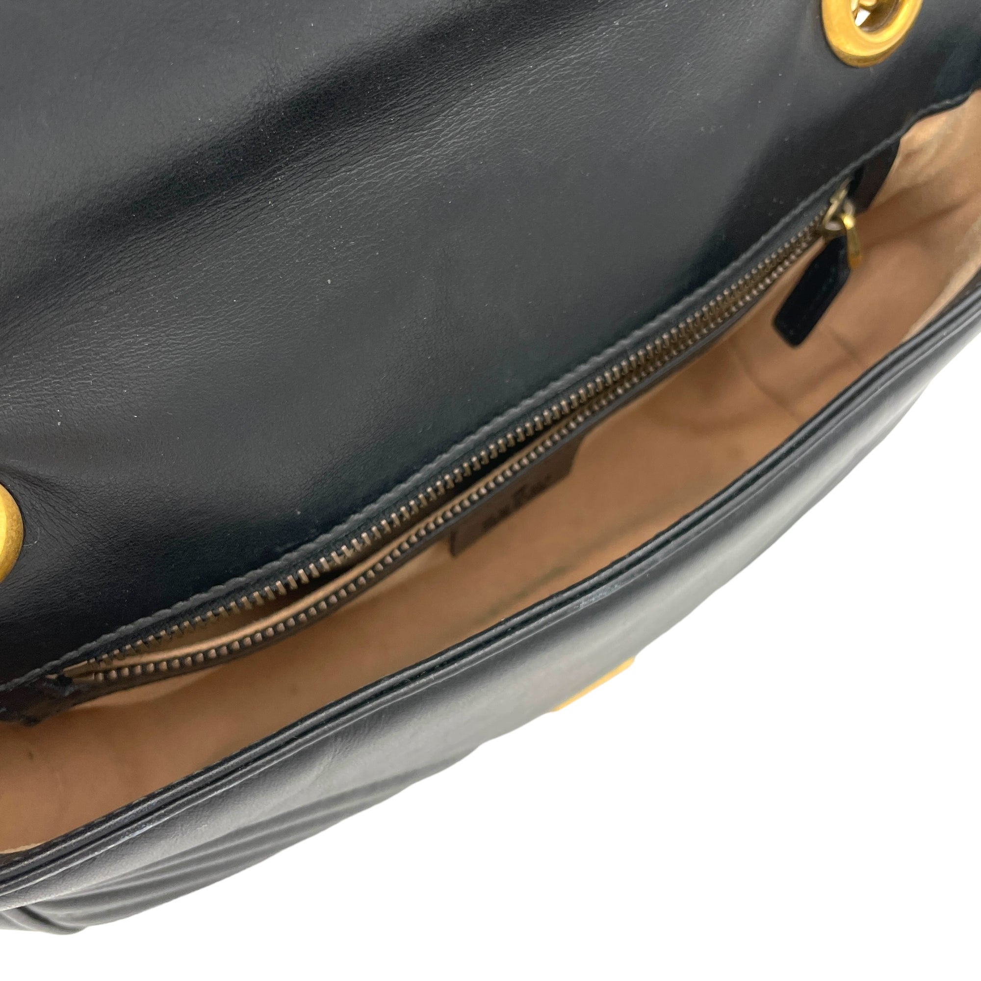 GG Marmont Black Shoulder Bag in Calfskin, Gold hardware